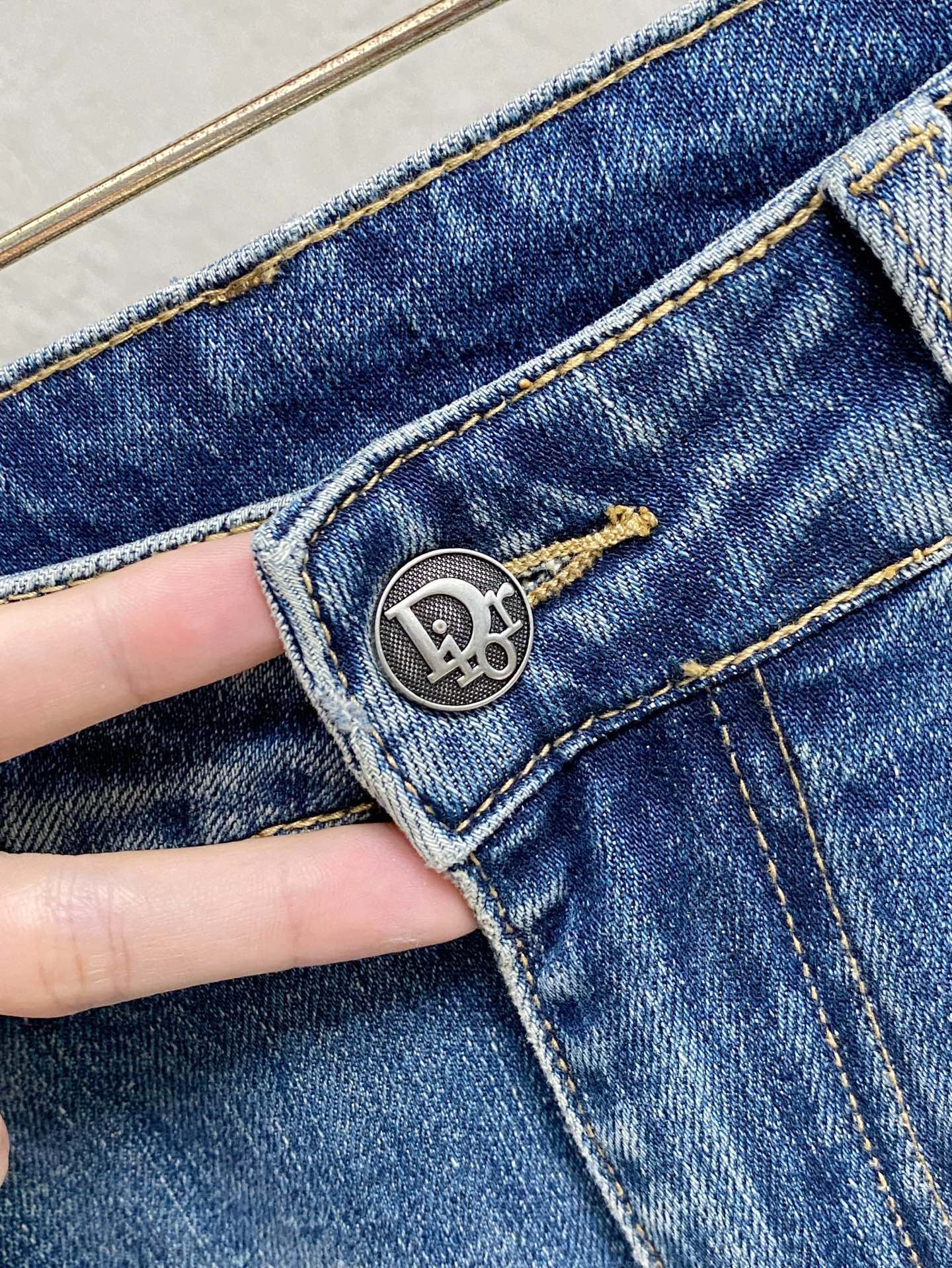 772784