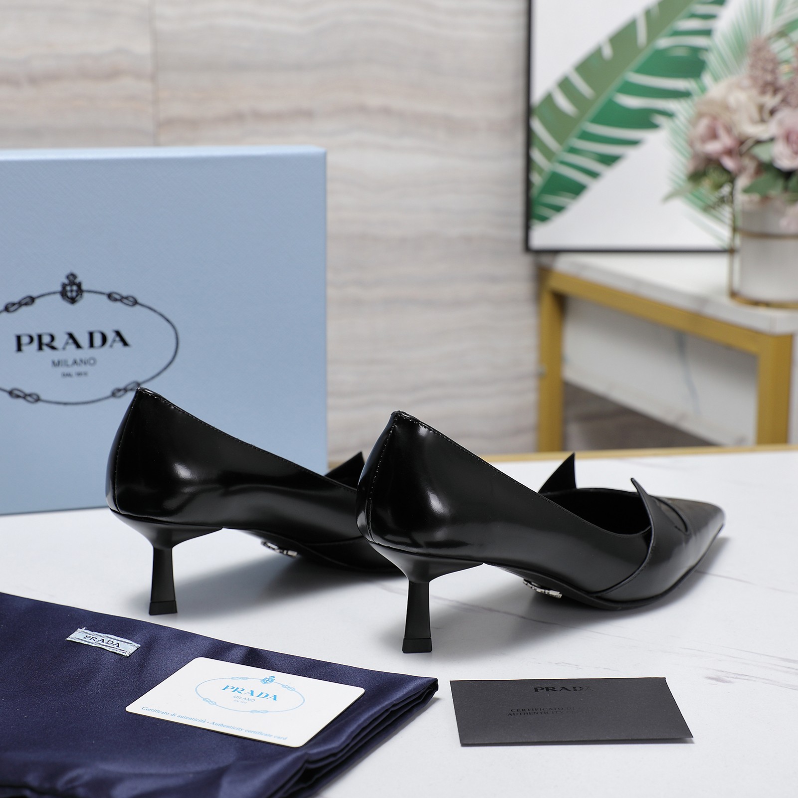 Prada Women's Pointed Toe Kitten Heels Patent Leather Pumps Dress Shoes 7 a1740223874515 4716