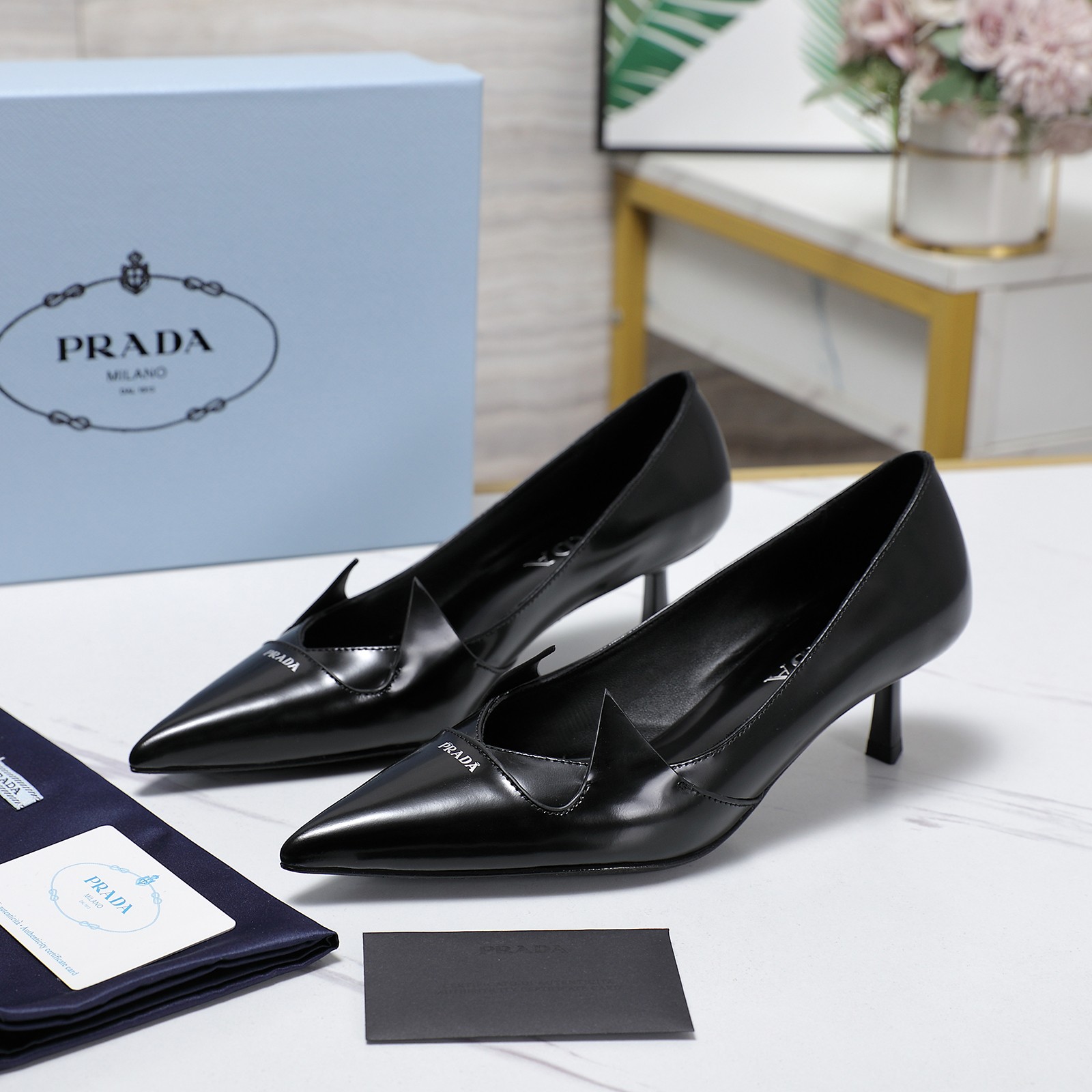 Prada Women's Pointed Toe Kitten Heels Patent Leather Pumps Dress Shoes 8 a1740223874541 5566
