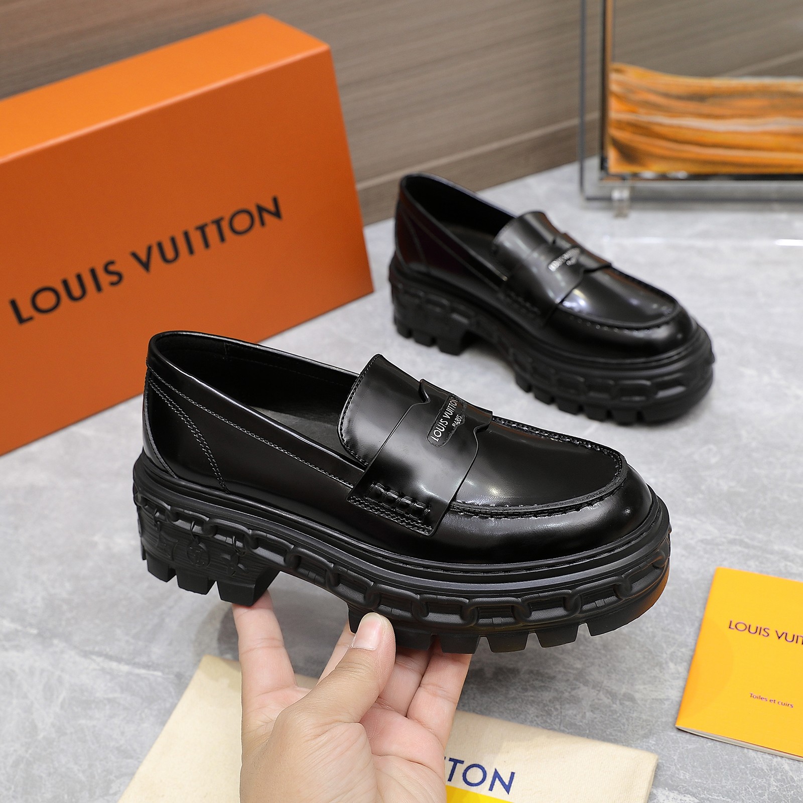 NO:228924,Top version Louis Vuitto LV donkey brand loafers Archlight classic Skate sports and casual thick soles your LV outfits today share Louis Vuitton thick soles loafers original purchase and development made this LV Archlight loafers come from open edge beads to form a fun configuration. Fabric: original imported open edge beads material inner: original customized goat lining soles: original mold genuine size: 35-41 (40, 41 custom-made non-return and exchange), loafers, louis vuitton, louis vuitton, louis vuitton, louis vuitton, louis vuitton, louis vuitton, louis vuitton, louis vuitton, louis vuitton, louis vuitton, louis vuitton, louis vuitton, louis vuitton, louis vuitton, louis vuitton, louis vuitton, louis vuitton, louis vuitton, louis vuitton, louis vuitton, louis vuitton, loafers19860909顶级版本Louis Vuitto路易威登LV驴牌  乐福鞋Archlight经典Skate运动休闲厚底鞋 你的LV穿搭今日分享Louis Vuitton 厚底乐福鞋 原版购入开发 做货 本款LV Archlight乐福鞋出自开边珠栽成妙趣构型. 面料:原版进口开边珠材质 内里:原版定制山羊内里 鞋底:原版开模正版 码数:35一41(40、41定制不退换),乐福鞋,louis vuitton,louis vuitton,louis vuitton,louis vuitton,loafers,Women's Shoes