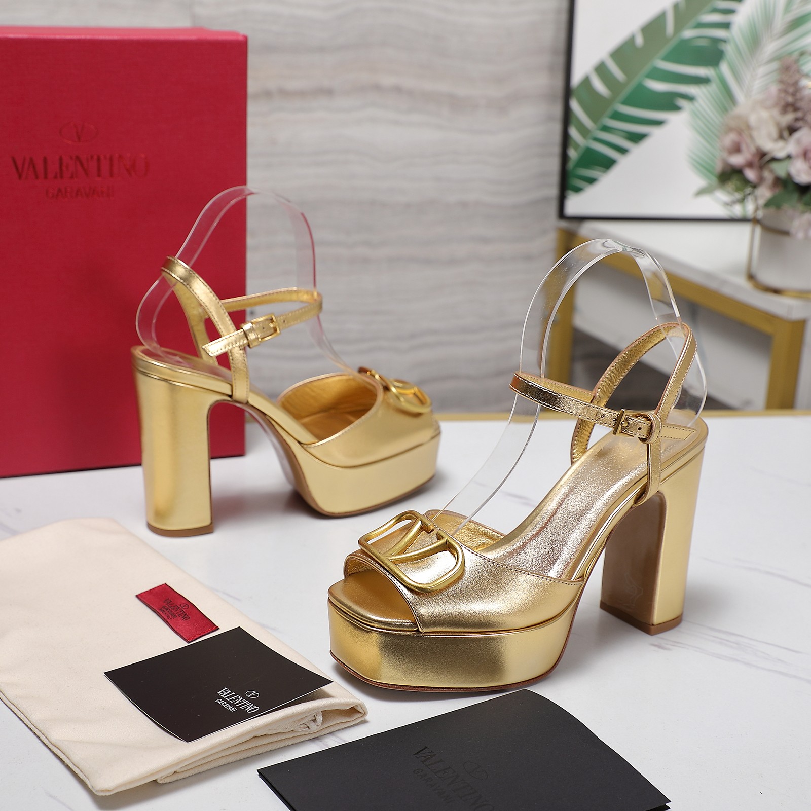 Valentino Metallic Platform Sandals with Block Heel and Logo - Gold 5 a1741792912629 8852