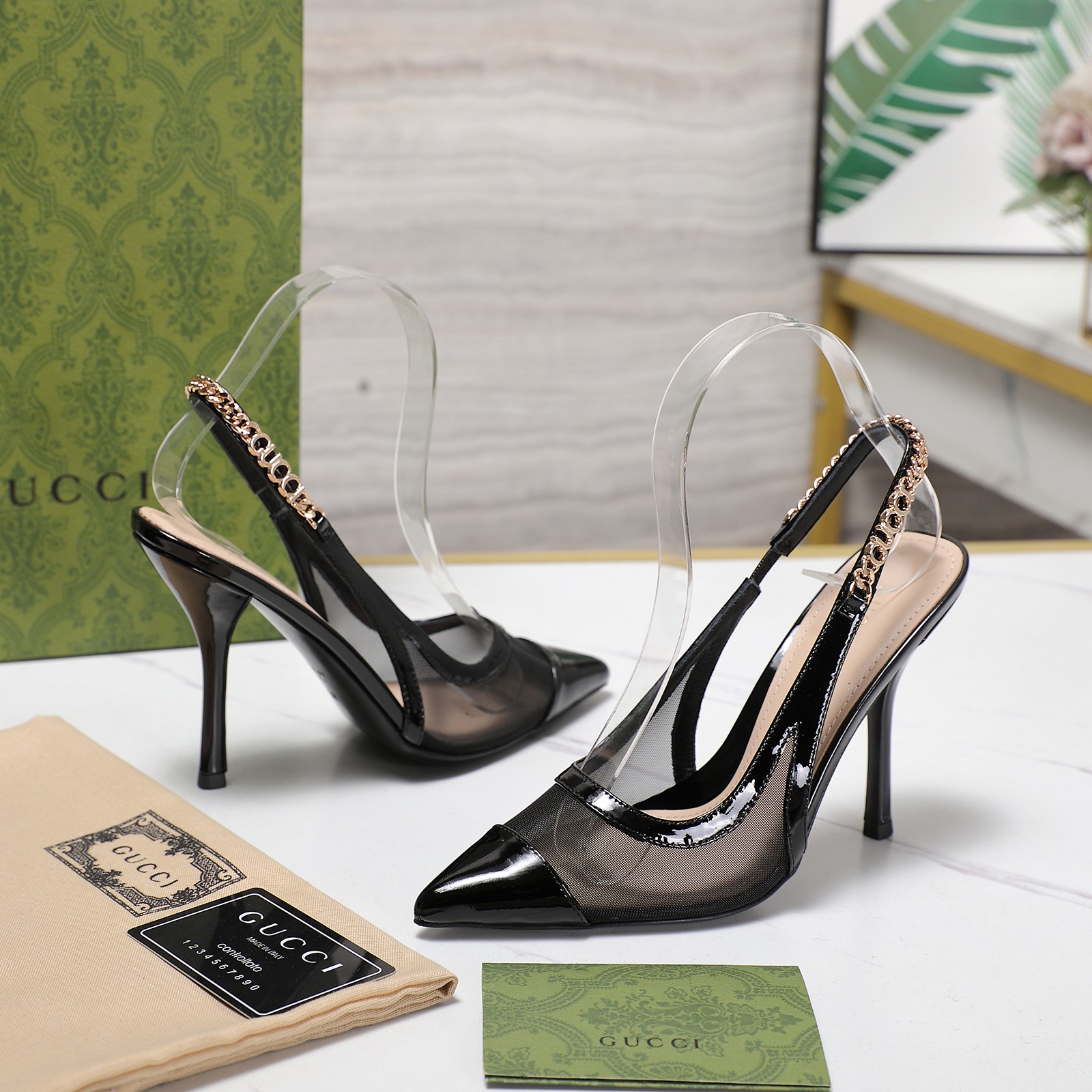 NO:228498,2025 Early Spring G Home New GUcc Letter Buckle L O G O Chain High Heel Sandals Sexy Mesh Spliced ​​Cat Heel Sandals Top Version, Welcome to compare. Original 1:1 Replica Note that the original inner inner color is matched, foot pad apricot color. Many insides on the market are incorrect. Please be sure to guarantee the authenticity of our home. The upper imported high-end patent leather   imported mesh. The inner/foot pad is full grain pattern high-end lambskin. Sole of Italy top genuine leather sole. Heel height 9.5cm 4.5cm. Code 35-42 (41/40/42 custom-made without return and exchange) Packaging original full set of Encore wine red packaging Price  Gucci Creative Director launches new exposed-heeled light-mouth shoes, which are committed to gender equality and advocating women's empowerment. The pointed-toe sash embellishment is unique and eye-catching chain details, highlighting beauty, strength and freedom spirit. Imported mesh splicing adds fashion charm to the new season outfit. High heels sandals, gucci, gucci, sandals, high heels, sheepskin198609092025早春G家新款GUcc字母扣L O G O链条高跟凉鞋性感网纱拼接猫跟鞋凉鞋 顶级版本、欢迎比对. 原版1:1复刻 注意原版内里是配面色,垫脚杏色 市面通货内里很多都不对版哦请认准咱家正品保证 鞋面进口高档漆皮 进口网纱 内里/垫脚全粒纹高档小羊皮 鞋底意大利顶级真皮底 跟高9.5cm 4.5 cm 配码35-42（41/40/42定做不退换） 包装原版全套安可拉酒红包装 价格 Gucci创作总监推出全新露跟浅口鞋,对于性别平等和倡导女性赋权的承诺,尖头廊形缀饰别致吸睛链条细节,彰显美丽,力量和自由精神,进口网纱拼接为新季穿搭增添时尚魅力,高跟鞋凉鞋,gucci,gucci,sandals,high heels,sheepskin,Women's Shoes