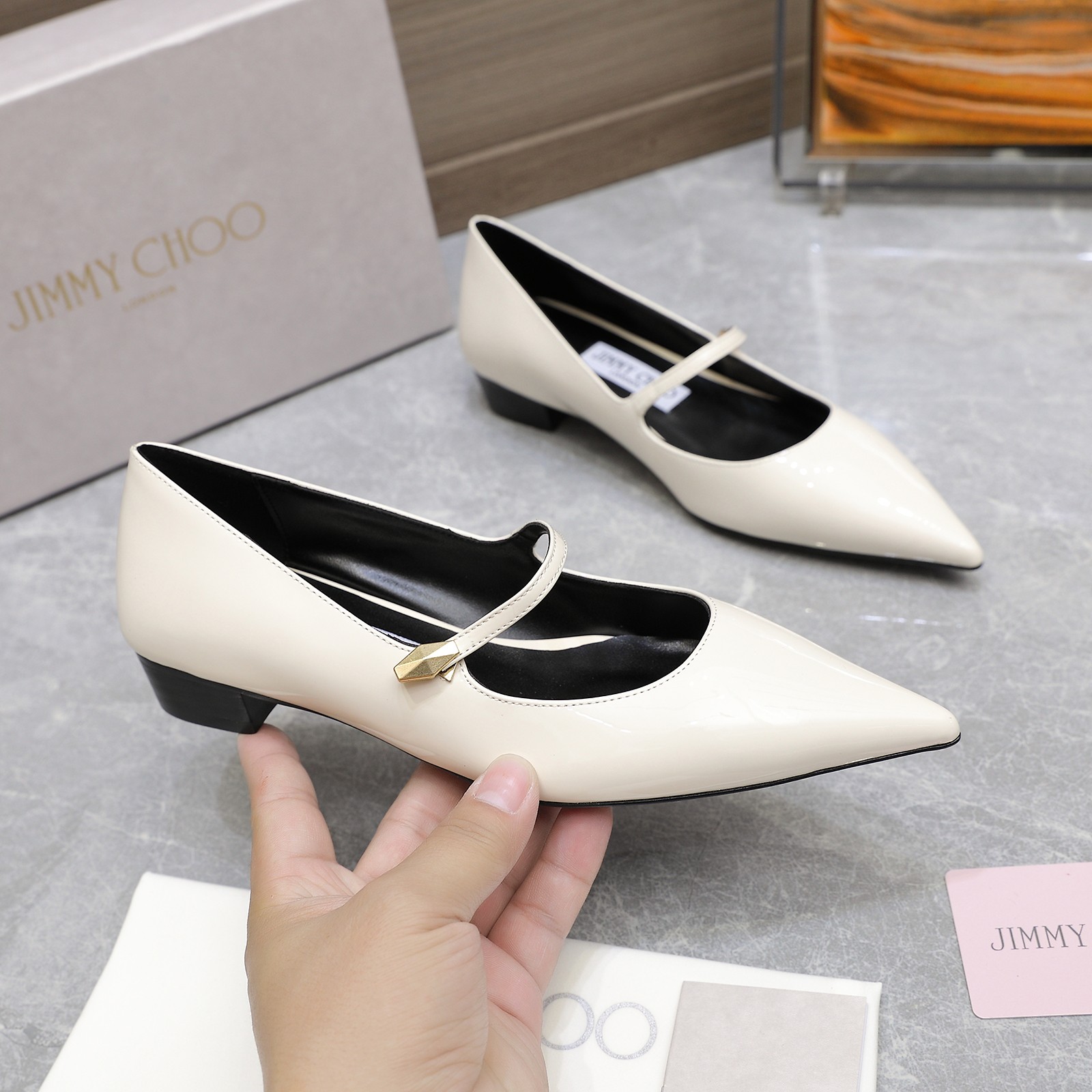 “Jimmy Choo 2025 Spring Summer Pointy Shoes: Top Quality Italian Design” - 图片 2