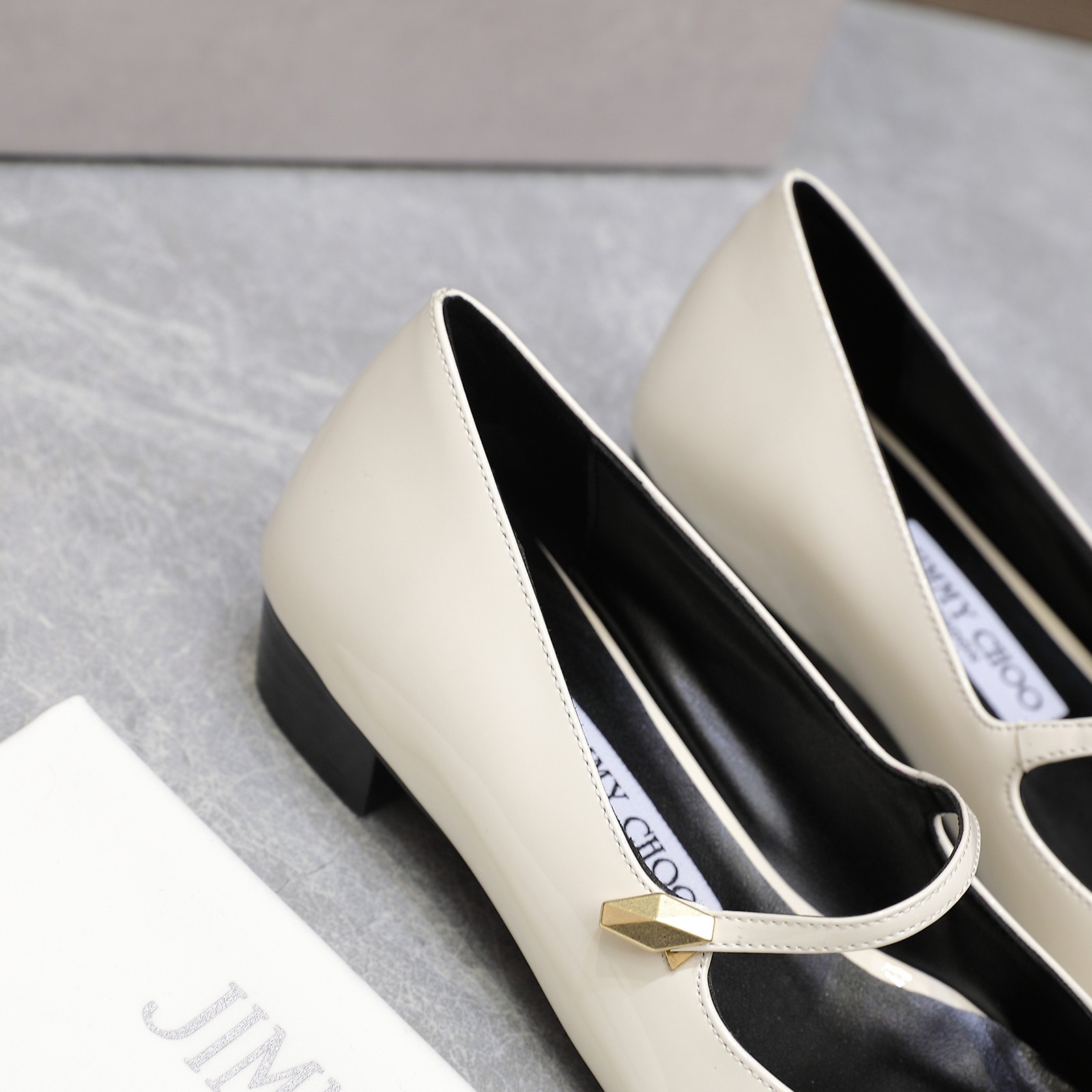 “Jimmy Choo 2025 Spring Summer Pointy Shoes: Top Quality Italian Design” - 图片 8