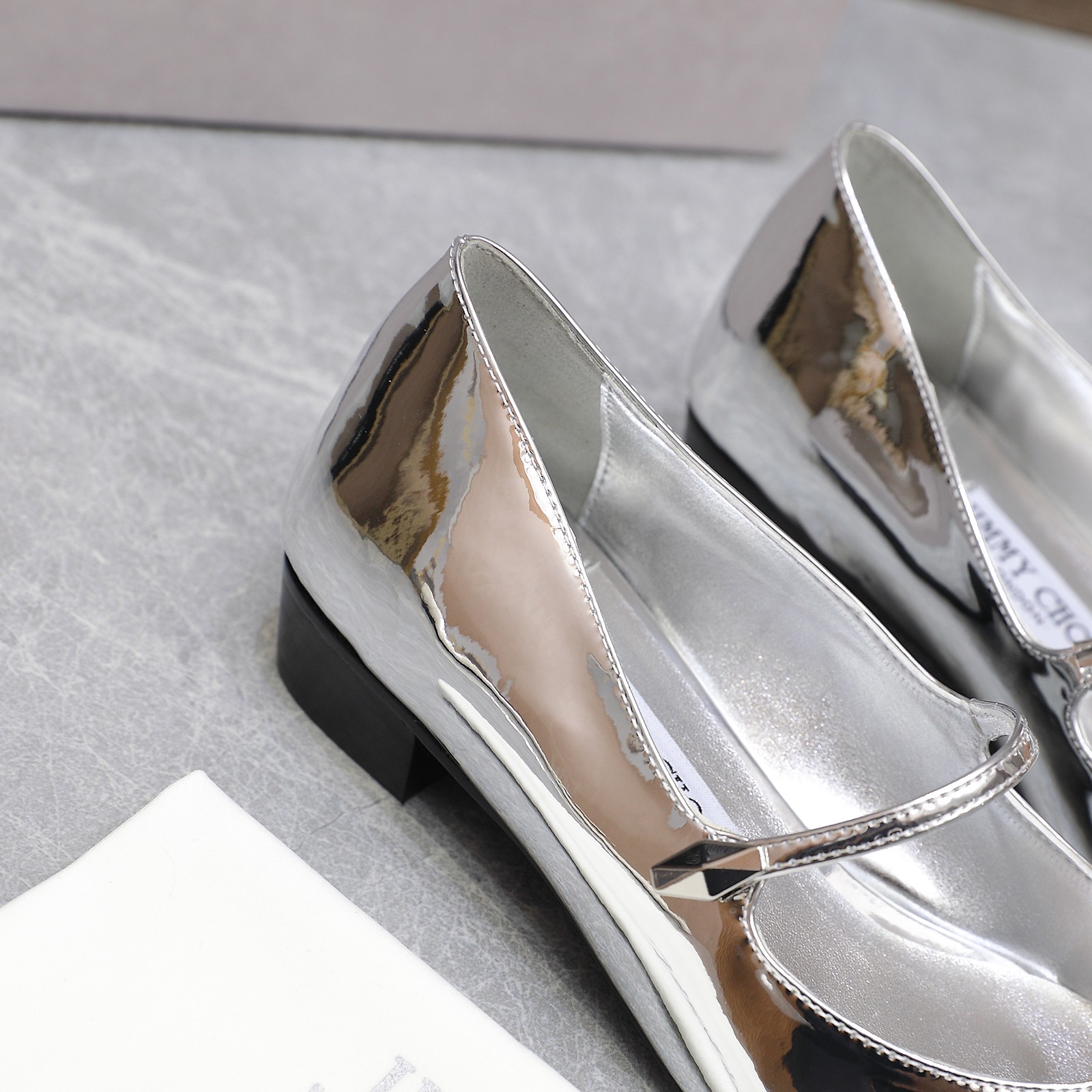 “Jimmy Choo 2025 Spring Summer: Top Quality Pointy Shoes, Italian Sheepskin, $750” - 图片 2