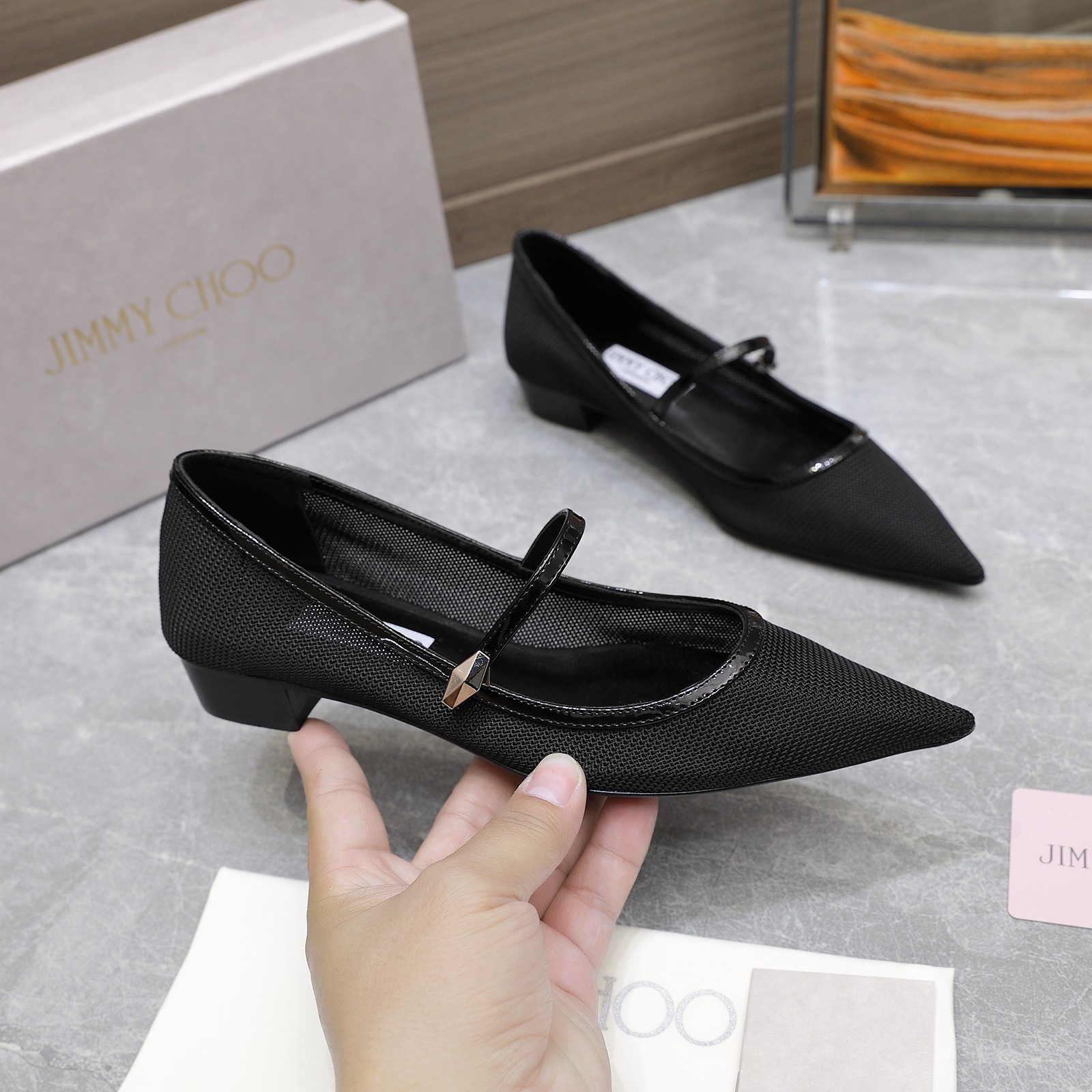 NO:228867,Top quality Jimmy Choo Jimmy Week 25ss Snake Year Limited Edition new arrival～ JC 2025 Spring and Summer New Model｜Pointed toe flat shoes Pointed toe sheepskin surface with one strap, especially exquisite Beautiful, just right height, with a beautiful small skirt, imported patent leather upper Mixed sheepskin lining/footpad Italian genuine leather outsole Heel height | 1.5cm Size: 35-40 (34 40 custom made no return) Price, sandals, jimmy choo, jimmy choo, sandals, flats, skirts, sheepskin, Leather soles19860909顶级品质 Jimmy Choo吉米周 25ss蛇年限定款 new arrival～ JC 2025春夏新款｜尖头平底鞋 尖头羊皮面搭配一字带,特别的精致 美丽, 刚刚好的高度,配上美美哒小裙子绝绝子 鞋面进口漆皮 混种羊皮内里/垫脚 意大利真皮大底 跟高 | 1.5cm Size: 35-40（34 40订做不退换） 价格,凉鞋,jimmy choo,jimmy choo,sandals,flats,skirts,sheepskin,Leather soles,Women's Shoes