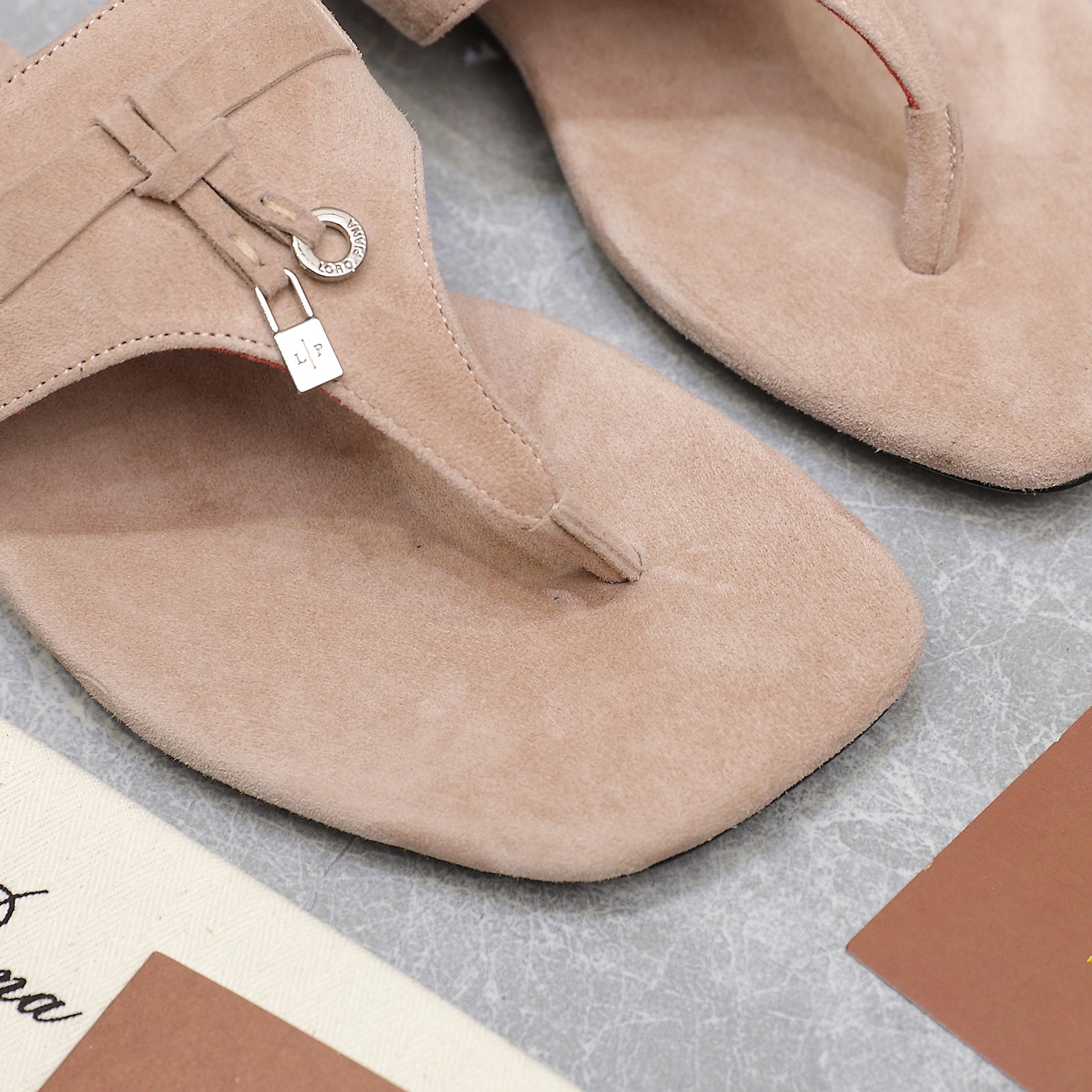 Loro Piana Mindil T-Strap Leather Thong Sandals - Summer Essential 9 a1742304185501 6334
