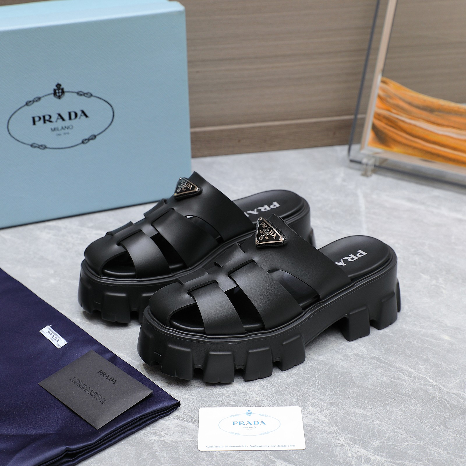 NO:259307,#Prada new style serrated Roman woven thick-soled rubber sandals Retro and fashionable avant-garde wheel teeth 55mm thick-soled sole paired with rubber upper makes the whole pair of shoes light and comfortable. Bright colors satisfy a variety of choices for fashionable people in different styles!  The iconic metal triangle logo is matched with the ancient beach sandals, and every design element is on the trendy point!  Size35-41 (40/41 custom made without return) Price, semi-torque, prada, sandals19860909#普拉达新款 锯齿罗马编织厚底橡胶凉鞋 复古时髦前卫的轮齿55mm 厚底鞋底搭配橡胶鞋面,让整双鞋轻便舒适 鲜艳色彩 满足不同风格时髦人士的多种选择！ 标志性金属三角标搭配古沙滩凉鞋造型,每一个设计元素都踩在时髦点上！ Size35-41（40/41定做不退换） 价格,半拖,prada,sandals,Women's Shoes