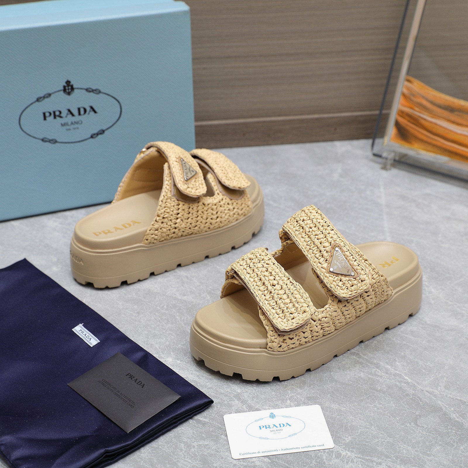 Prada Woven Raffia Platform Sandals - Chic Summer Style with Logo Detail 5 a1742316455067 4732