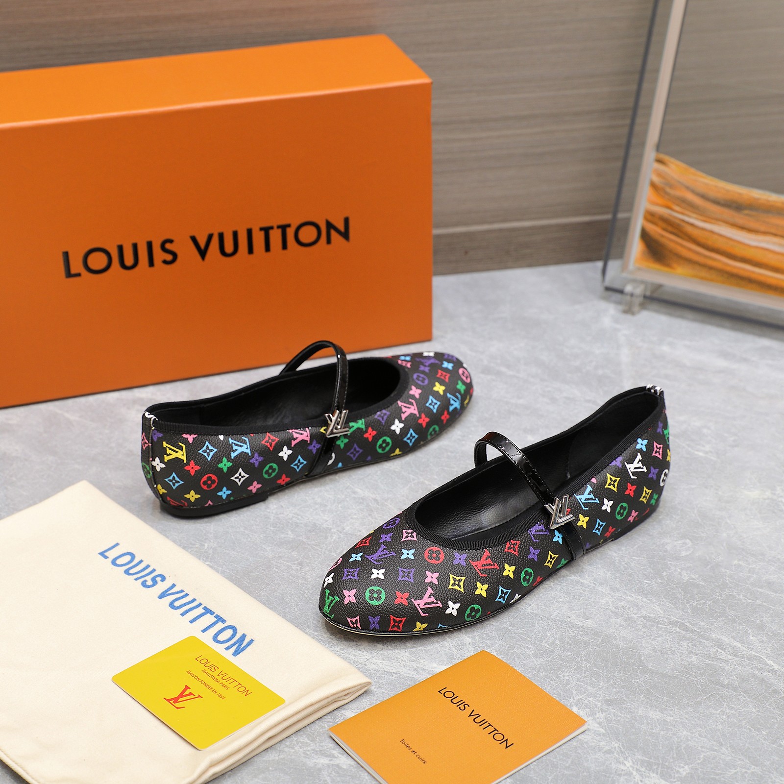 NO:259316,The highest version LV | Louis Vuitton 24 early spring new model, the top version is the same as the original version, the counter focuses on the latest model ROMY flat ballet shoes, hard goods are on the newest, purchasing level!  Full of high-end feeling!  A popular model from domestic and foreign bloggers, retro and fashionable, beautiful!  Official website main model★ ━━━━━ t ━━━━━━━━━━━━ High custom tannin cloth/lambskin/presby leather inner imported sheepskin outsole original Italian leather outsole Shoe size: 35-42 (customized by 41.42), ballet shoes, louis vuitton, louis vuitton, sheepskin, Leather soles19860909最高版本 LV | 路易威登 24  早春新款 顶级版本原版一致 专柜主打最新款 ROMY平底芭蕾舞鞋 硬货上新 代购级别！高级感十足！国内外博主刷爆的一款,复古又时髦上脚美炸了！官网主推款★ ━━━━━ t ━━━━━ 鞋面高定制丹宁布/小羊皮/老花皮 内里进口羊皮里 大底原版意大利真皮大底 鞋码: 35-42（41.42定制）,芭蕾舞鞋,louis vuitton,louis vuitton,sheepskin,Leather soles,Women's Shoes