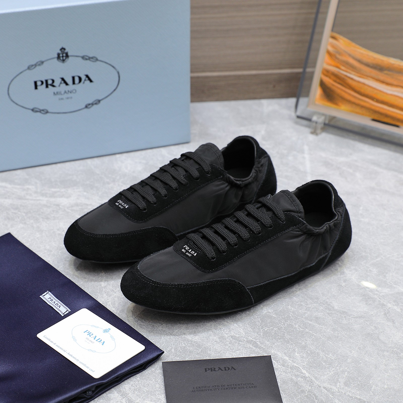 NO:223704,Market high-end couple model #Prada catwalk new German training shoes casual shoes with wide sole open mold TPU!  No rubber!  The suede on the upper has a textured texture, wrapped in sheepskin inside, soft and glutinous. The insole is thickened with lambskin, which is extremely comfortable to wear, supports and is wrapped well. The shoe shape is full of wrapping, and it is light and easy to wear, a practical casual shoe that looks tall and long legs!  White is clean and refreshing, needed all year round, and can be easily controlled with skirts and pants. Upper imported suede/original mold opening fabric, inner sheepskin, outsole TPU sole!  Different from cheap rubber bottoms on the market!  Size women 35-41 (female 40 41 custom made without return) Men 38-45 running price slippers single shoes, slippers single shoes, prada, slippers, skirts, sheepskin, chamois leather19860909市场高版本 情侣款 #普拉达 走秀款轻便薄底新款德训鞋 休闲鞋 大底开模TPU！不做橡胶！鞋面麂皮有肌理感,内里羊皮包裹,软软糯糯的.鞋垫加厚小羊皮,踩上去无比舒适,有支撑感,又包裹得很好的感觉 鞋型包裹感十足,轻便好穿实用的一款休闲鞋,显高显大长腿！ 白色干净清爽,一年四季都需要,配裙子,裤子都能轻松驾驭  鞋面进口麂皮/原版开模布料 内里羊皮 大底TPU大底！区别市面廉价橡胶底！ Size女35-41（女40 41订做不退换） 男38-45  跑量价拖鞋单鞋,拖鞋单鞋,prada,slippers,skirts,sheepskin,chamois leather,Women's Shoes