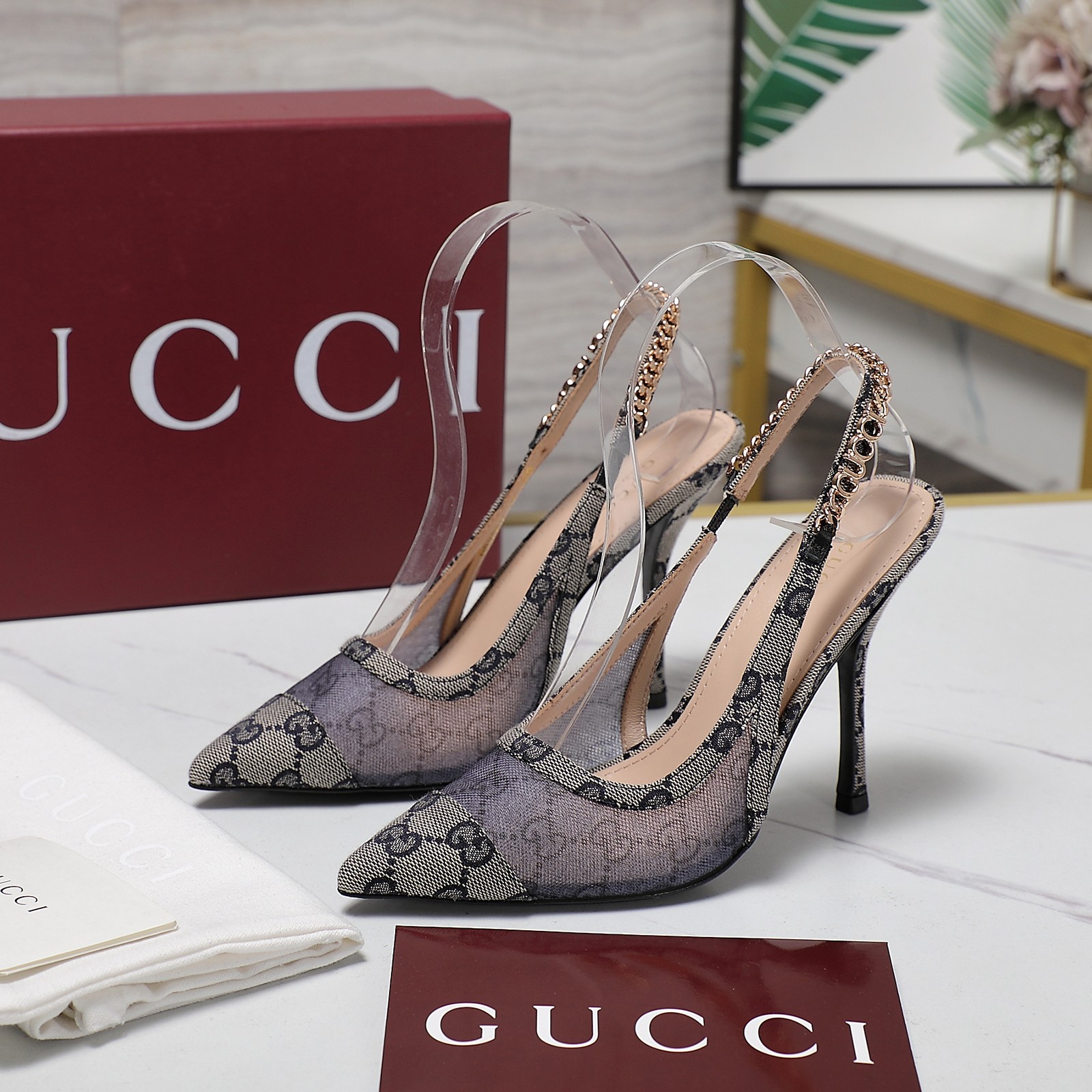 NO:438567,2025 Early Spring G Home New GUcc Letter Buckle L O G O Chain High Heel Sandals Sexy Mesh Spliced ​​Cat Heel Sandals Top Version, Welcome to compare. Original 1:1 Replica Note that the original inner inner color is matched, foot pad apricot color. Many insides on the market are incorrect. Please be sure to guarantee the authenticity of our home. Upper imported mesh, inner/foot pad full grain pattern high-end lambskin, sole, top Italian genuine leather sole, heel height 9.5cm 4.5cm, code 35-42 (41/40/42 custom-made, no return or exchange) Packaging original full set of Encore wine red packaging Price  Gucci Creative Director launches new exposed-heeled light-mouth shoes, which are committed to gender equality and advocating women's empowerment. The pointed-toe garage embellishment is unique and eye-catching chain details, highlighting beauty, strength and freedom spirit. Imported mesh splicing adds fashion charm to the new season outfit. High heels sandals, gucci, gucci, sandals, high heels, sheepskin198609092025早春G家新款GUcc字母扣L O G O链条高跟凉鞋性感网纱拼接猫跟鞋凉鞋 顶级版本、欢迎比对. 原版1:1复刻 注意原版内里是配面色,垫脚杏色 市面通货内里很多都不对版哦请认准咱家正品保证 鞋面进口网纱 内里/垫脚全粒纹高档小羊皮 鞋底意大利顶级真皮底 跟高9.5cm 4.5 cm 配码35-42（41/40/42定做不退换） 包装原版全套安可拉酒红包装 价格 Gucci创作总监推出全新露跟浅口鞋,对于性别平等和倡导女性赋权的承诺,尖头廊形缀饰别致吸睛链条细节,彰显美丽,力量和自由精神,进口网纱拼接为新季穿搭增添时尚魅力,高跟鞋凉鞋,gucci,gucci,sandals,high heels,sheepskin,Women's Shoes