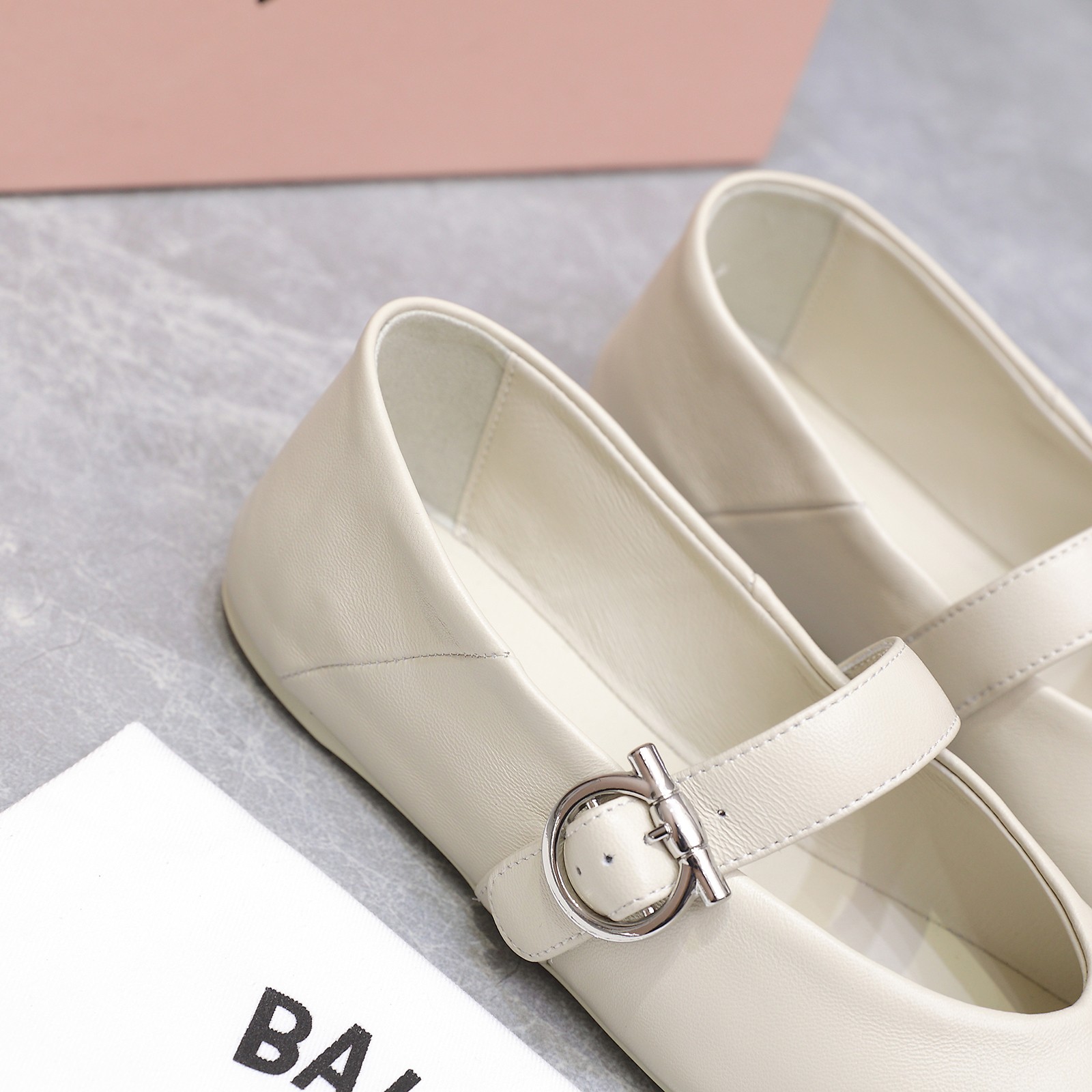 Ferragamo Women's Iconic Buckle Leather Ballet Flats Dress Shoes 7 a1744783707591 1035