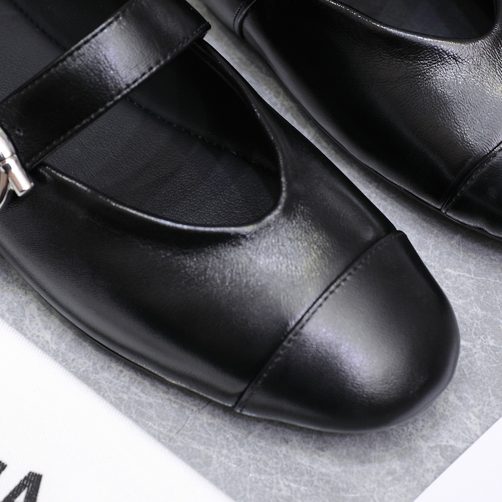 Ferragamo Iconic Buckle Ballerina Flats - Classic & Comfortable 8 a1744783751788 0517