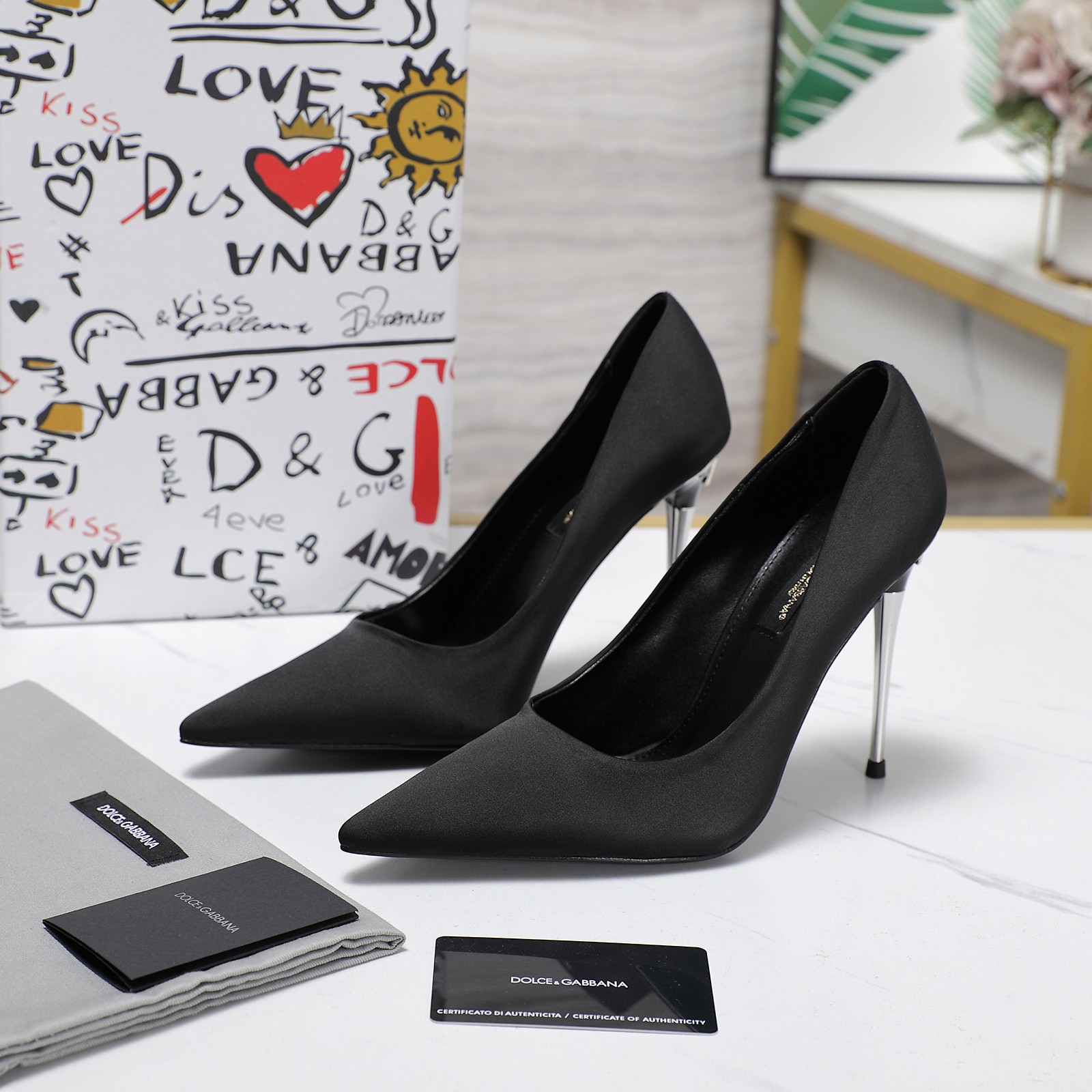 NO:787233,Purchasing agent level D&G Dolce & Gabbana's Italian romantic aesthetics, the collision of classical and modern styles, Dolce & Gabbana silk series, ultra-high-heeled open-toe sandals, lines, styles, visible high-end, non-market currency comparable. DG Dolce & Gabbana's show directly hits the show, updated simultaneously. Dolce & Gabbana's design always combines classicism and modern style, and is creative and romantic. Baroque style. Baroque palace style. Italian aesthetics. The beautiful legend of Sicily. Dolce &  Gabbana silk upper, sheepskin lining/foot pads, heel height 10cm, original packaging of Dolce & Gabbana Size#35-41 (40-41 customized, non-returnable) price, high heels, Dolce&Gabbana, Dolce&Gabbana, Dolce&Gabbana, high heels, sheepskin, real silk19860909代购级 D&G古典与现代碰撞出的意式浪漫美学杜嘉班纳（Dolce & Gabbana）真丝系列 超高跟露趾凉拖 线条,版型,看得到的高级感,非市场通货可比 DG杜嘉班纳秀场直击,同步更新 杜嘉班纳的设计总是结合古典主义与现代风格 并具备创意、浪漫 巴洛克风格 巴洛克宫廷风 意式美学西西里美丽的传说 Dolce & Gabbana 鞋面真丝 内里羊皮/垫脚 跟高10cm 包装杜嘉班纳原版包装 Size#35-41（40 41订做不退换） 价格,高跟鞋,Dolce&Gabbana,Dolce&Gabbana,Dolce&Gabbana,high heels,sheepskin,real silk,Women's Shoes