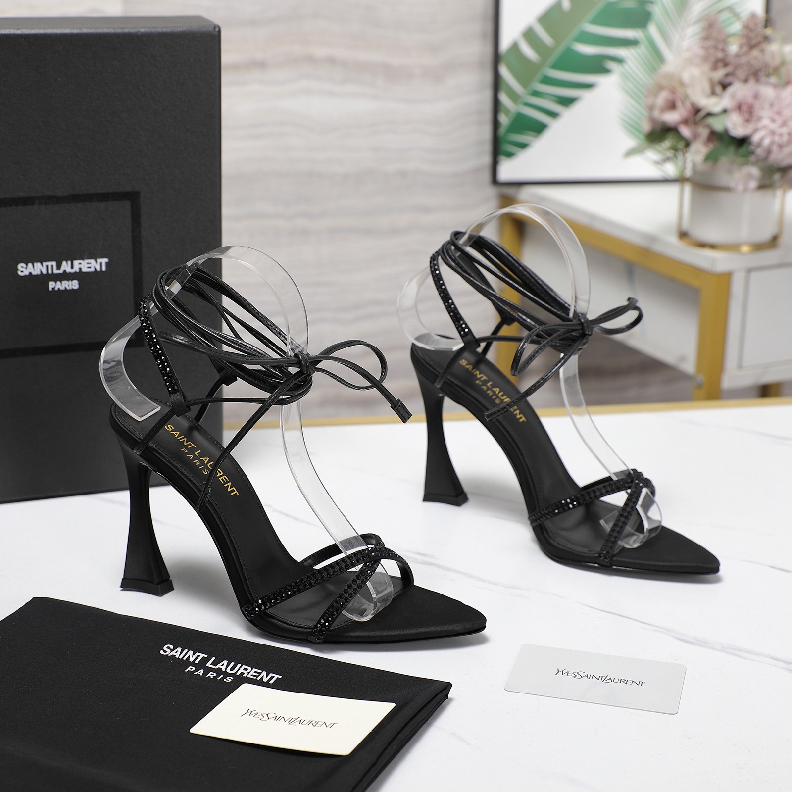 NO:787222,The counters are updated simultaneously. YSL Yves Saint Laurent - SS2025 new summer products, fish mouth hot diamond high heels, catwalk style high-heeled sandals —————————— 2025 new spring and summer series high-heeled sandals with square buckles at the back!  Pointed-toe high-heeled slippers, how can we miss a pair of fairy shoes in the light summer? Paired with various small skirts, it doesn't matter the shape of the feet at all. The transparent sparkling diamonds show a phantom under the light. It is really too beautiful. The whiteness of the upper feet makes people look up!  The delicate crystal chain embellishes the delicate lines of the ankle, releasing infinite elegance. Explore more high-heeled shoes!  Fabric: silk with rhinestones, outsole, genuine leather outsole, size 35-40 (customized for 41, 42), heel height 10.5cm, high heels, saint laurent, saint laurent, sandals, high heels, slippers, skirts, real silk, Leather soles19860909专柜同步更新  YSL 圣罗兰— SS2025夏季新品 鱼嘴烫钻高跟 走秀款高跟凉拖鞋 —————————— 2025全新春夏系列后带方扣高跟凉鞋 ！ 尖头高跟拖鞋淡淡的夏日里怎么少得了一双仙女鞋 各种小裙子搭配起来 完全不挑脚型哦 通透的闪钻在光线的照耀下呈现幻彩 真的美的过分 上脚显白的让人上头！细巧水晶链饰点亮脚踝纤雅线条 释放无限优雅魅力 探索更多臻选高跟鞋！ 面料真丝烫钻 大底真皮大底 码数35-40（41、42定制） 跟高10.5cm,高跟鞋,saint laurent,saint laurent,sandals,high heels,slippers,skirts,real silk,Leather soles,Women's Shoes