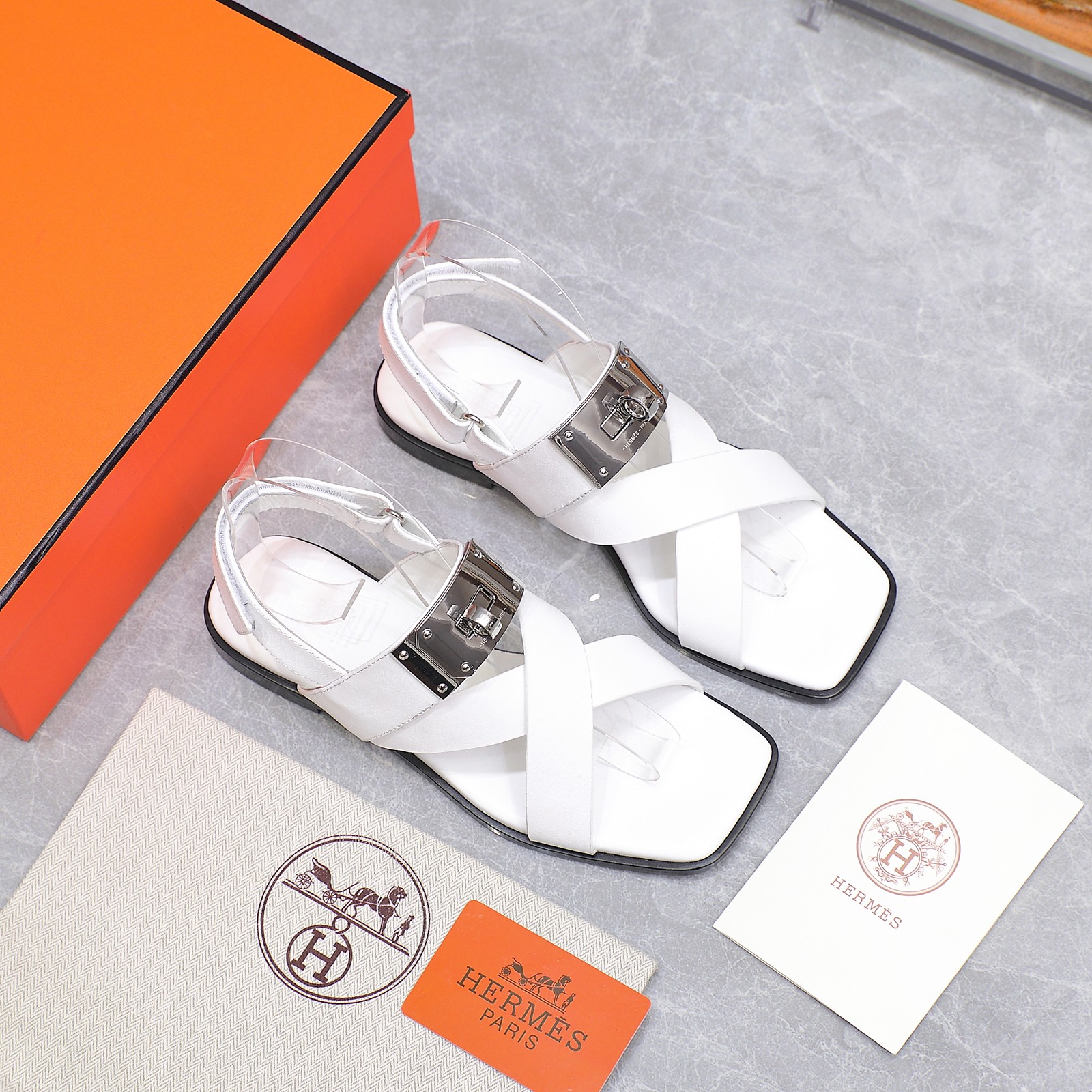 Hermès White Leather Kelly Buckle Sandals Elegant Summer Footwear 5 a1745132397541 5238