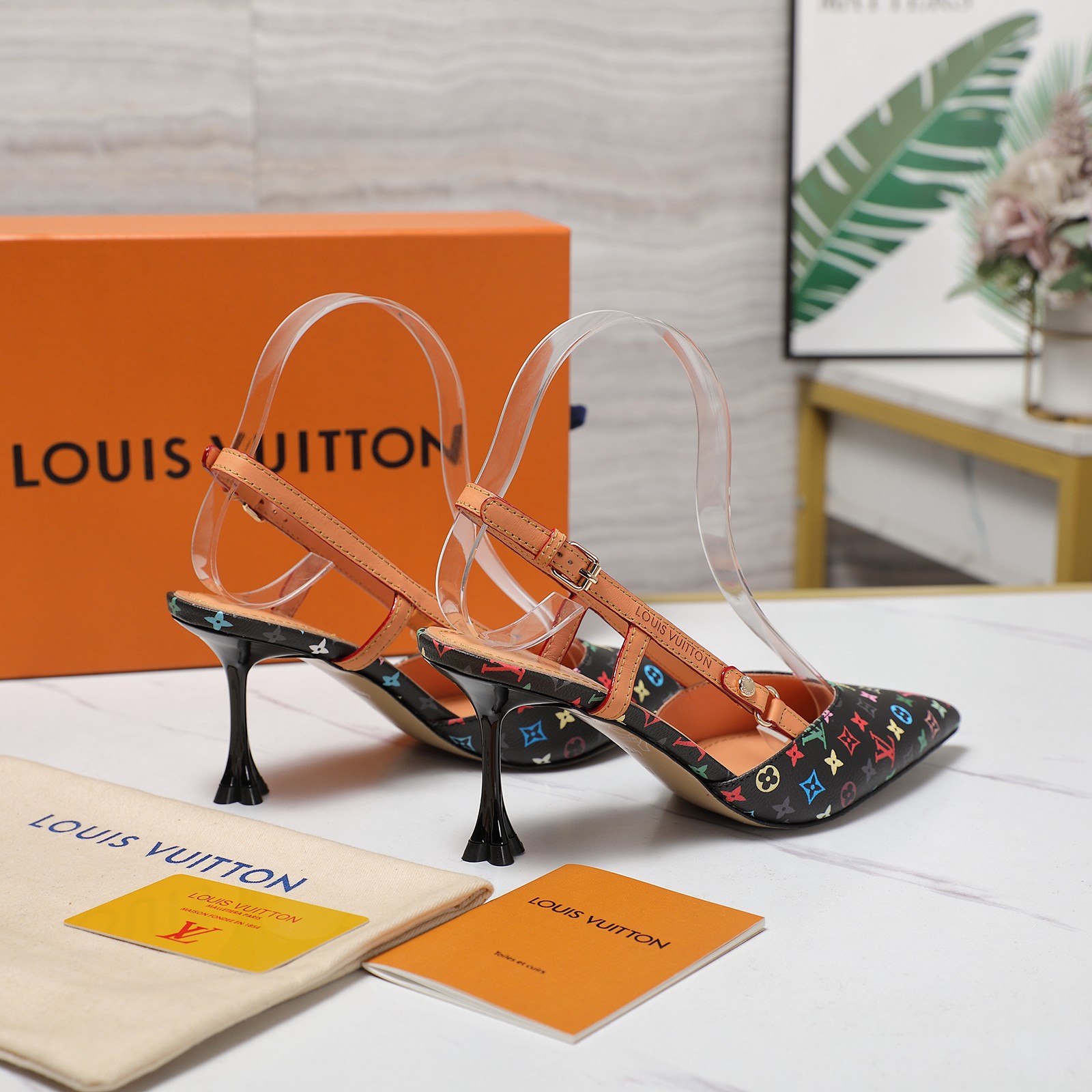 NO:265065,Top version LV | Louis Vuitton 2025 2025 early spring new style medieval sandals The counter is the latest style, plum blossom heel single shoes are new, ———————————————— Purchase level!  Full of high-end feeling!  A popular model from domestic and foreign bloggers, retro and fashionable, beautiful!  Official website main model★ Cowhide upper/presby flower, imported sheepskin lining, outsole original Italian leather outsole, heel height 7.5cm Shoe size: 35-42 (41 and 42 custom-made, no return or exchange), sandals single shoes, louis vuitton, louis vuitton, sandals, cowhide, sheepskin, Leather soles19860909顶级版本LV | 路易威登 2025  2025早春新款 中古风凉鞋 专柜主打最新款 梅花跟单鞋硬货上新 ——————————— 代购级别！高级感十足！国内外博主刷爆的一款,复古又时髦上脚美炸了！官网主推款★ 鞋面牛皮/老花 内里进口羊皮里 大底原版意大利真皮大底 跟高7.5cm 鞋码: 35-42（41、42定制不退换）,凉鞋单鞋,louis vuitton,louis vuitton,sandals,cowhide,sheepskin,Leather soles,Women's Shoes