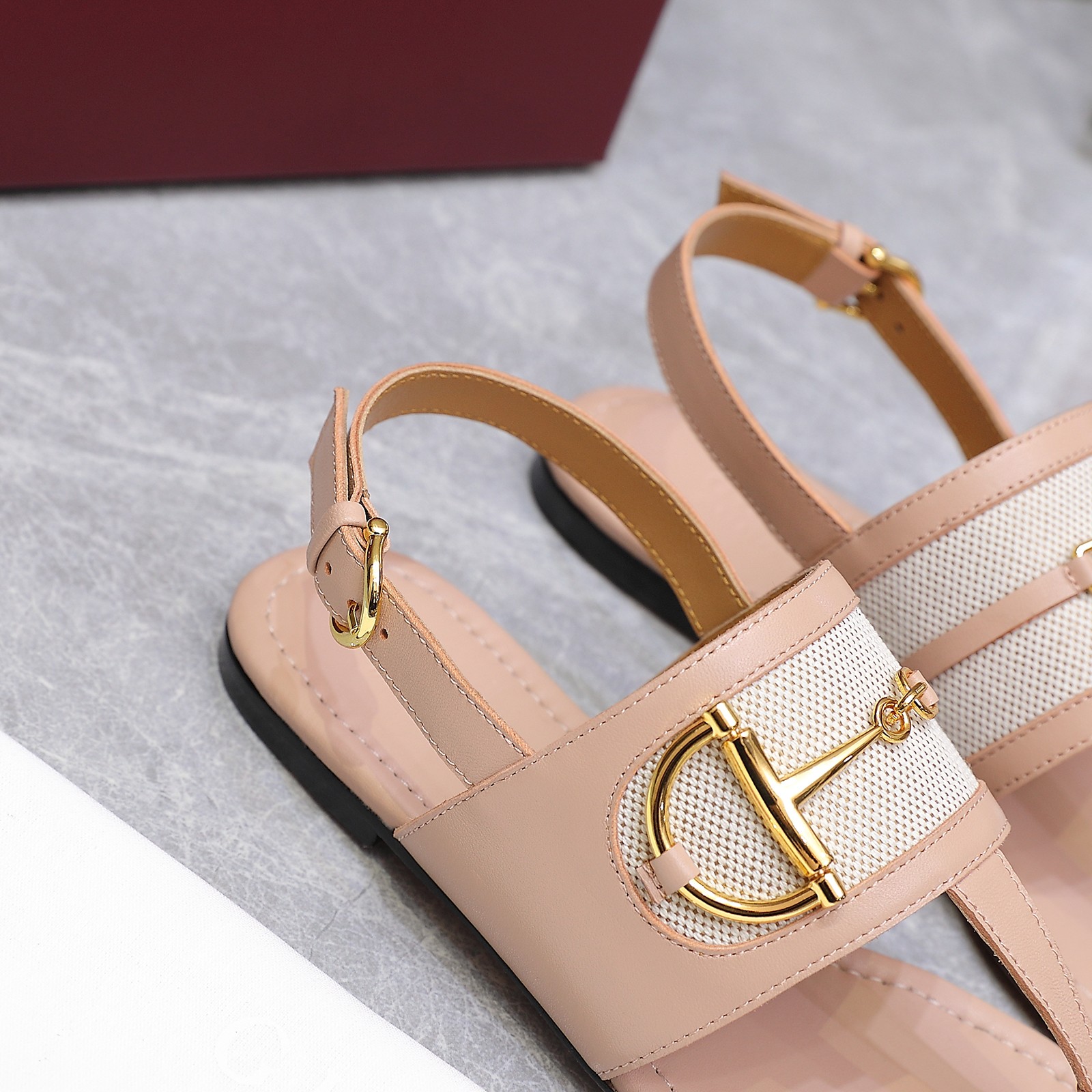 Gucci Women's Thong Heeled Sandals with Horsebit Detail - Beige Leather 9 a1746344214082 7576