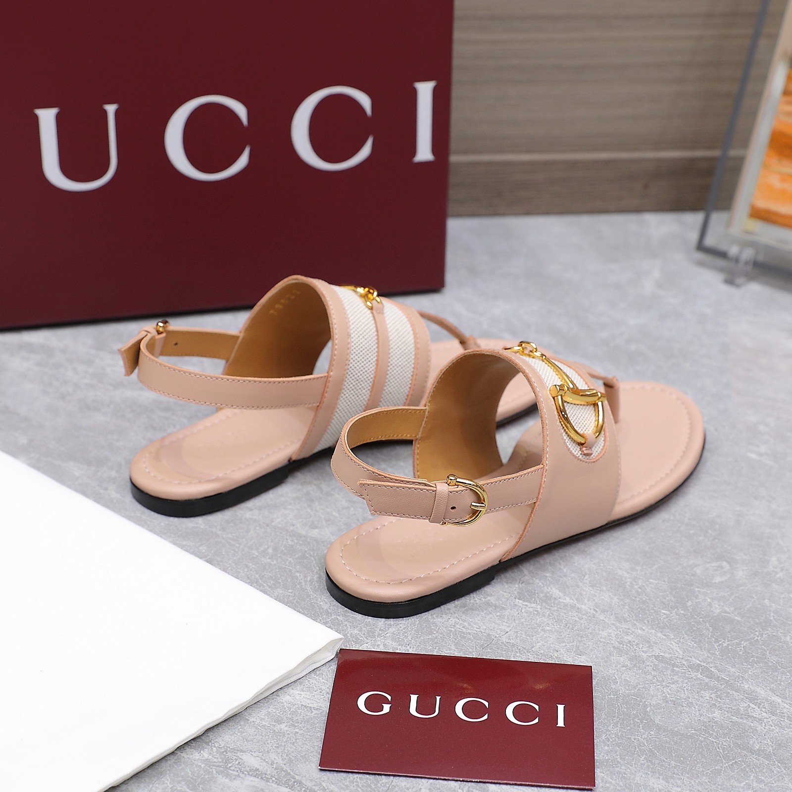 Gucci Women's Thong Heeled Sandals with Horsebit Detail - Beige Leather 7 a1746344215643 3423