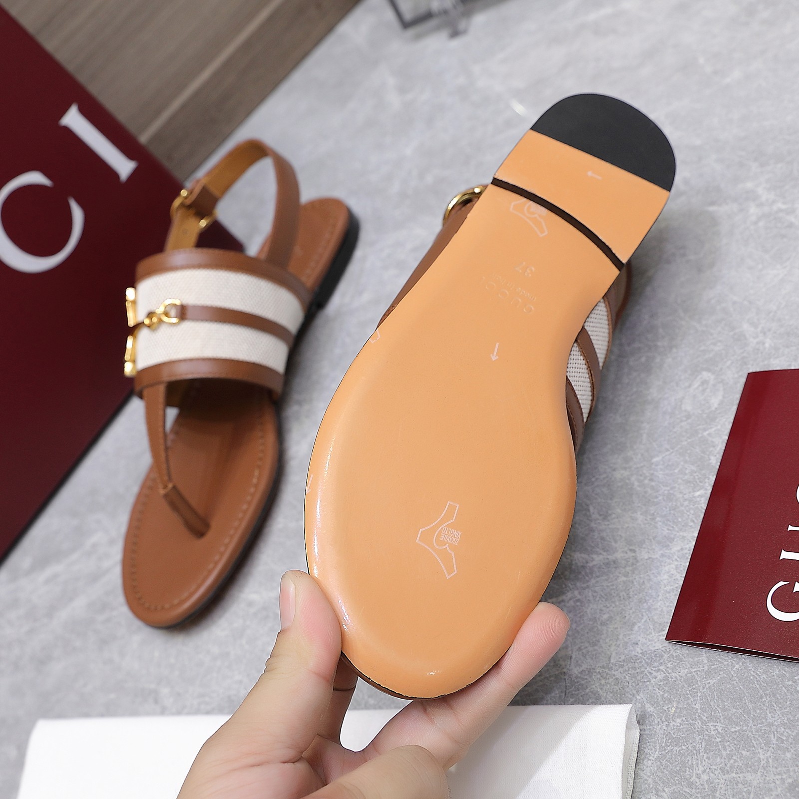 Gucci Women's Thong Sandals With Horsebit Detail - Stylish Summer Footwear 8 a1746344299938 0744