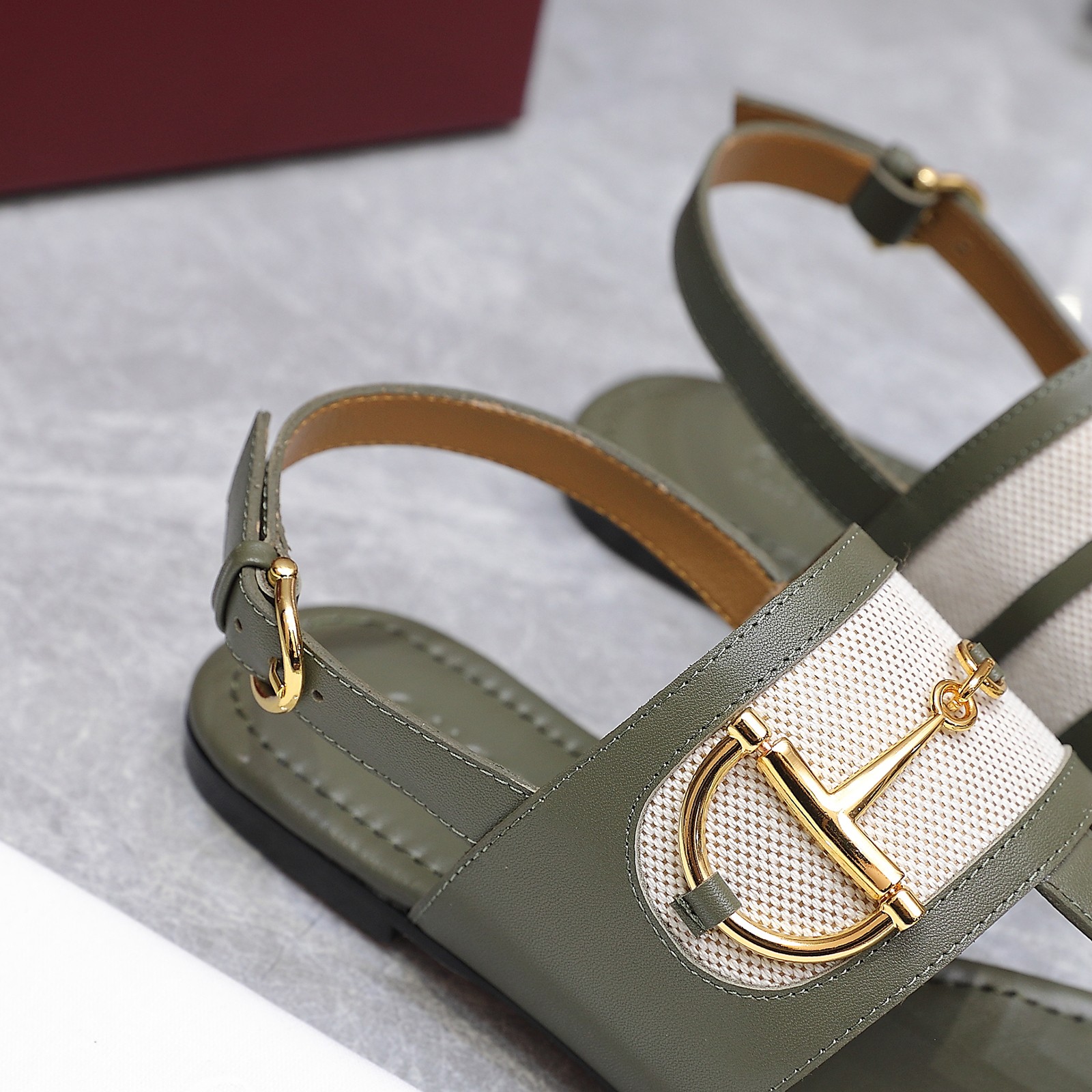 Gucci Women's Olive Green Leather Thong Sandals with Horsebit Detail 8 a1746344354287 5450