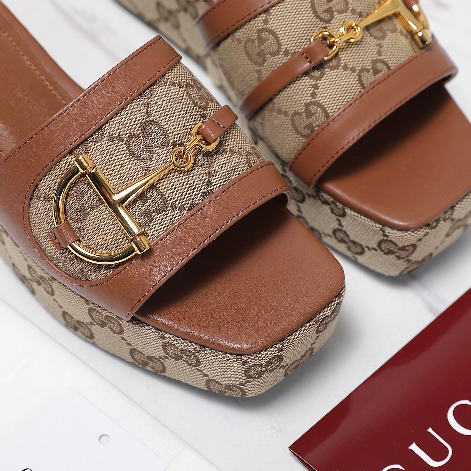 Gucci Women's D-Chain Platform Wedge Sandals Slides Mules 9 a1746344867187 5186