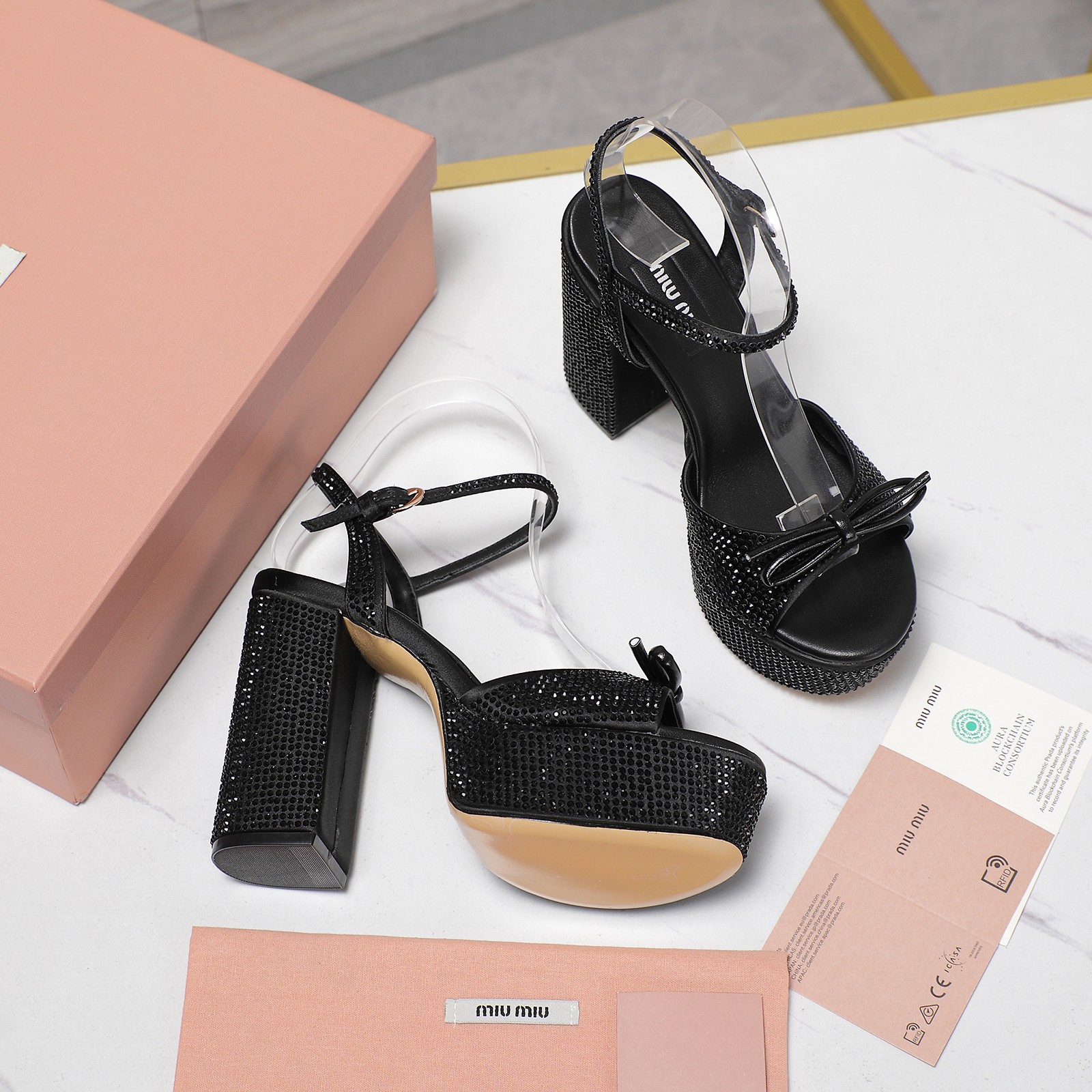 NO:408281,Top purchasing agent MIUMIU counter new style!  Bling Bling Swarovski Rhinestone Sandals!  Purchase quality Exclusive sale Real items super flash Wear it on the street in summer You are the most shiny Gay Upper Imported silk iron diamonds Rhinestones Swarovski Rhinestones Super flash Inner Imported sheepskin Outsole Original LOGO leather outsole Heel height 11.5㎝ Water platform 3㎝ Size 35-42 (41 42 customized) Price, high heels sandals, miumiu, swarovski, sandals, high heels, sheepskin, real silk, Leather soles19860909顶级代购级 MIUMIU 专柜 新款！ Bling Bling 施华洛世奇水钻凉鞋！ 代购品质 独家发售 实物超级闪 夏季街头穿上它 你们就是这条Gay最闪亮 鞋面 进口真丝烫钻  水钻 施华洛世奇水钻 超级闪  内里 进口羊皮 大底 原版LOGO真皮大底  跟高11.5㎝ 水台3㎝ 码数35-42（41 42订做） 价格,高跟鞋凉鞋,miumiu,swarovski,sandals,high heels,sheepskin,real silk,Leather soles,Women's Shoes