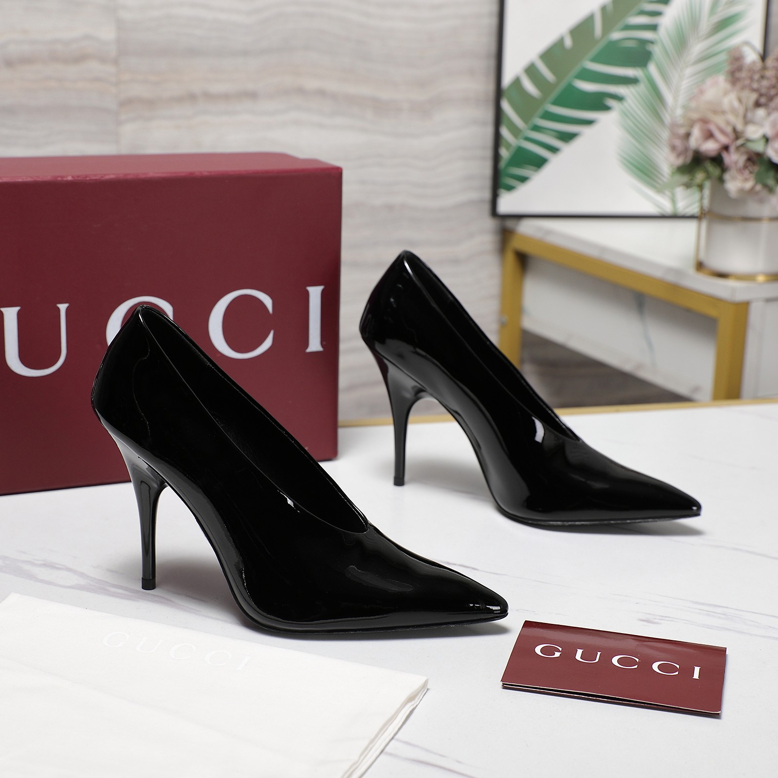 NO:407942,The highest version of Gucci!  ／2025 summer new style deep-mouth single shoes purchasing level, top quality!  The original version is purchased with a top replica of 1:1!  The material is the same as the Y version, quite textured, and you can compare ZG without any gap. This high-heeled sandal has now become a classic brand item. The chain diamond buckle is inspired by the abbreviation of Mr. GuccioGucci, the abbreviation of Mr. GuccioGucci, and the chain diamond buckle injects brand connotation into this shoe.·The brand uses different weaving patterns and colors to inject modern essence into the classic slippers. It is so classic with the chain diamond inlaid. The fabric is imported, the top layer of cowhide, the inner layer is imported, the heel height is 10.5Cm, the outsole, the Italian leather outsole. The size is 35-41 (customized for 41.42) The complete set of original packaging!  Price, high heels, gucci, sandals, high heels, slippers, cowhide, sheepskin, Leather soles19860909Gucci最高版本！ ／2025夏季新款 深口单鞋 代购级别,顶级品质！ 原版购入1:1顶级复刻！ 材质和Y版一致 相当有质感 可以对比ZG无差距 这款高跟凉鞋现已成为品牌经典单品,灵感源自GuccioGucci先生姓名首字母缩写的典藏元素链条钻扣为这款鞋履注入品牌内涵.·品牌运用不同织纹和配色在经典拖鞋中注入现代精髓.搭配上链条镶钻饰简直太经典了. 面料进口头层牛皮 内里进口羊皮里 跟高10.5Cm 大底意大利真皮大底. 码数35-41（41.42定做） 全套原版包装！ 价格,高跟鞋,gucci,sandals,high heels,slippers,cowhide,sheepskin,Leather soles,Women's Shoes