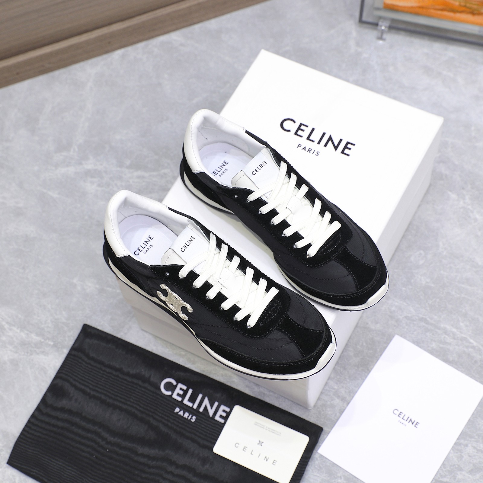 NO:416358,Celine RACER 25 latest casual sports shoes This is a pair of shoes full of street feel, which continues the classic design, which is very good. This shoe has its own unique design, the leather upper is very easy to manage, it looks slim and unique, unique, light and comfortable on the feet. Must-have versatile styles for all seasons. Upper beef velvet/original fabric. Breathable sheepskin inner lining. Outsole original outsole size35-40. Price, casual shoes/sports shoes, celine, celine, sneakers, sheepskin19860909Celine 赛琳 RACER 25最新 休闲 运动鞋 这是充满街头感的一双鞋子,延续经典设计非常赞 这款鞋有它自己独特的设计,皮革鞋面非常好打理,显瘦独出心裁,别具一格,上脚轻便十分舒适 四季必备百搭款 鞋面牛绒/原版布 内里透气羊皮内里 大底原版大底 size35-40 价格,休闲鞋/运动鞋,celine,celine,sneakers,sheepskin,Women's Shoes