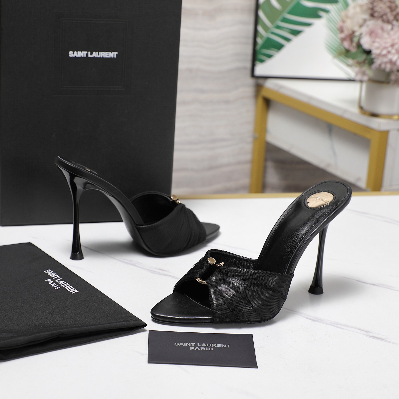 NO:437307,High-version # Saint Laurent Sexy High Heel Sandals and Slippers are simply born for the sisters who want to slay the whole audience in summer!  High heel design extends the legs with one click and has supermodel legs. The curve of the high heels has been carefully designed. You can 'standing elegantly' even after wearing for a long time. Whether you are shopping, attending parties, or taking photos in a fashionable way, it can accompany you to easily grasp various occasions and become your 'dressing ace'. Take the high-end and relaxed feeling hard. This summer, let your feet also 'fashionable outings. Size35-42 (41 42 custom made without return or exchange) Price slippers Sandals, high heels, high heels, slippers19860909高版本 # 圣罗兰性感高跟凉鞋拖鞋 简直是为想在夏日 slay 全场的姐妹而生！ 高跟设计拉长腿部线条一键拥有超模腿 高跟的弧度也经过精心设计 久穿也能'优雅站立' 不管是逛街探店、出席聚会 还是赶时髦出街拍照 它都能陪你轻松拿捏各种场合 成为你的「穿搭王牌」 把高级感和松弛感狠狠拿捏 这个夏天让双脚也'时髦出街吧 Size35-42（41 42定做不退换） 价格拖鞋 凉鞋,高跟鞋拖鞋,saint laurent,sandals,high heels,slippers,Women's Shoes