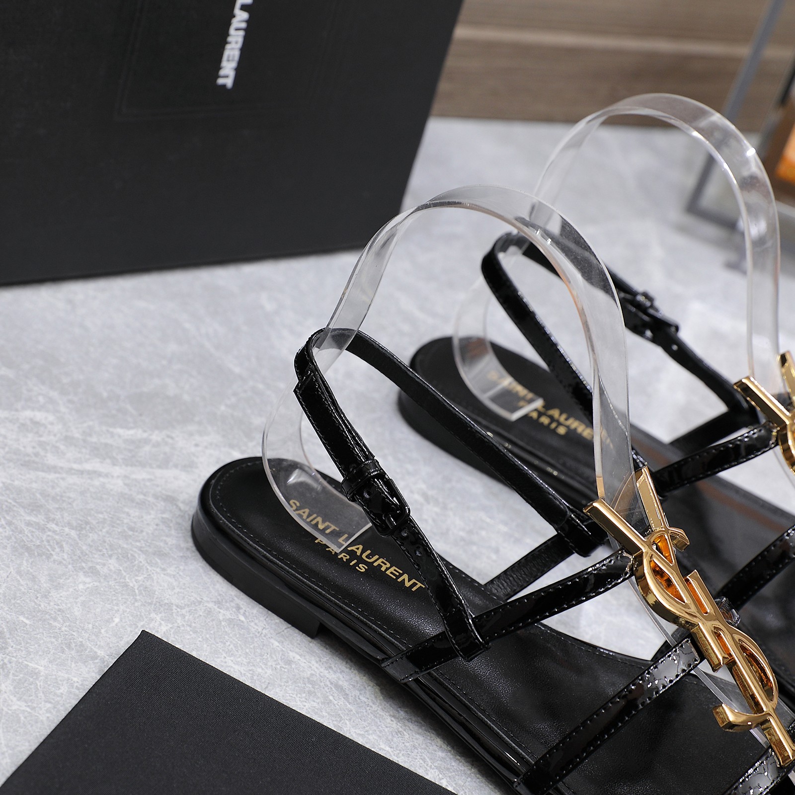 NO:437301,Saint Laurent YSL classic sandals are a super popular model. This hardware buckle on each page of our house must be customized with a mold opening 1:1!  The size and texture are exactly the same as the original version. The upper material is made of imported beaded calfskin, with genuine leather sheepskin inside. Tip-stick is a comfortable and soft tiptoe sheepskin. The sole is the original 1:1 custom leather sole, which is perfect and the foot effect is very comfortable. The foot feels great. And no matter you match it with jeans, small suits, and skirts, you can match it with natural, authentic full packaging, Italian leather sole Size34–42 (34 40 41 42 custom made without return) Price, sandals, saint laurent, saint laurent, saint laurent, saint laurent, sandals, skirts, jeans, cowhide, sheepskin, Leather soles19860909Saint Laurent圣罗兰家YSL经典秀款凉鞋 超级超级无敌火爆的一个款这款我们家每个版面的五金扣都要开模1:1定制！大小质感与原版完全一致 鞋面材质采用进口开边珠小牛皮制作而成,内里真皮羊皮,踮脚为舒服柔软的踮脚羊皮,鞋底为原版1:1定制真皮大底、简直完美到爆、而且上脚效果非常舒服,脚感很棒,而且无论你搭配牛仔裤,小西服,裙子,都能搭配自然、正品全套包装、意大利真皮大底 Size34–42（34 40 41 42订做不退换） 价格,凉鞋,saint laurent,saint laurent,saint laurent,sandals,skirts,jeans,cowhide,sheepskin,Leather soles,Women's Shoes