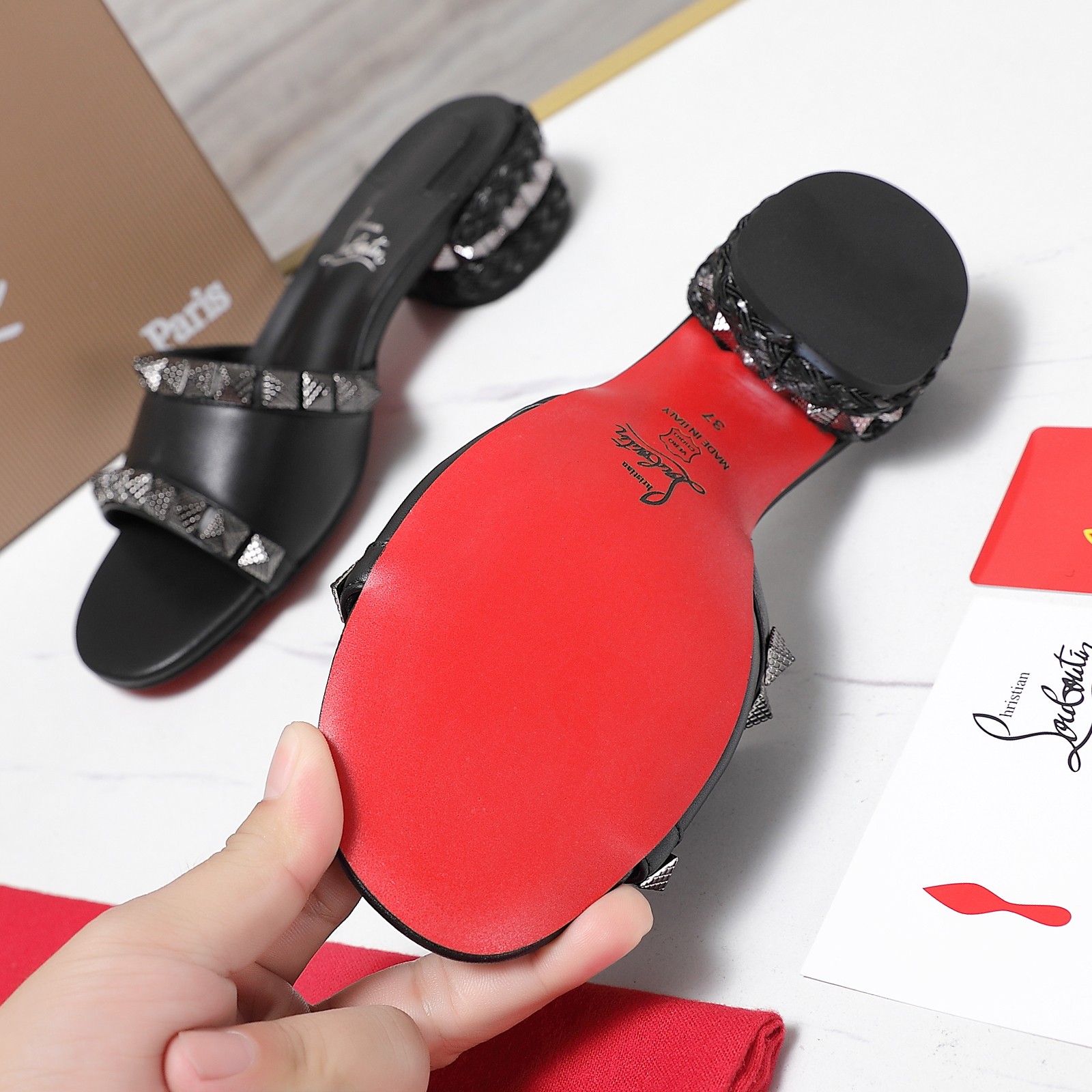 Christian Louboutin Red Bottom Shoes: Las Vegas-inspired luxury, limited global collection. - 图片 7
