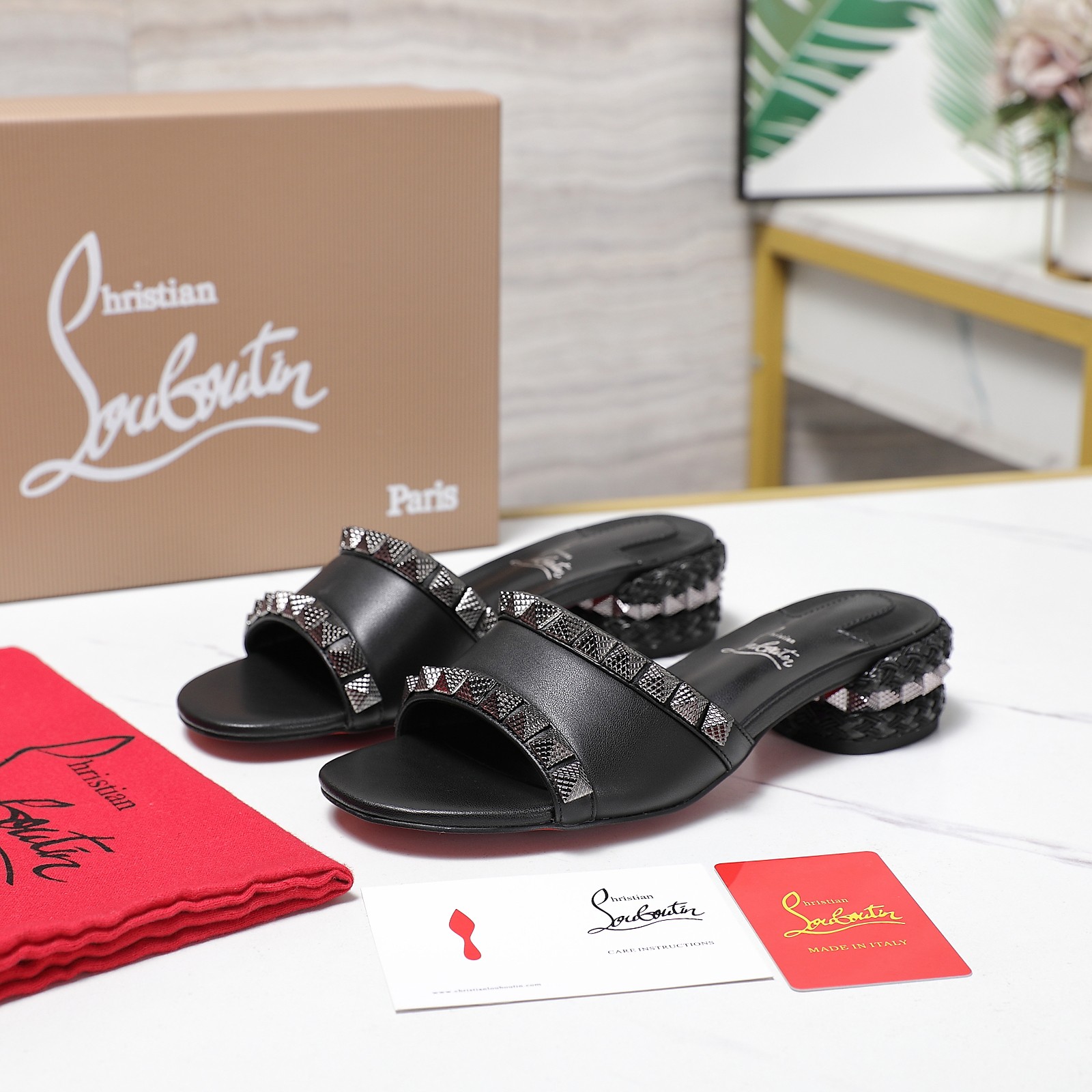 Christian Louboutin Red Bottom Shoes: Las Vegas-inspired luxury, limited global collection. - 图片 9