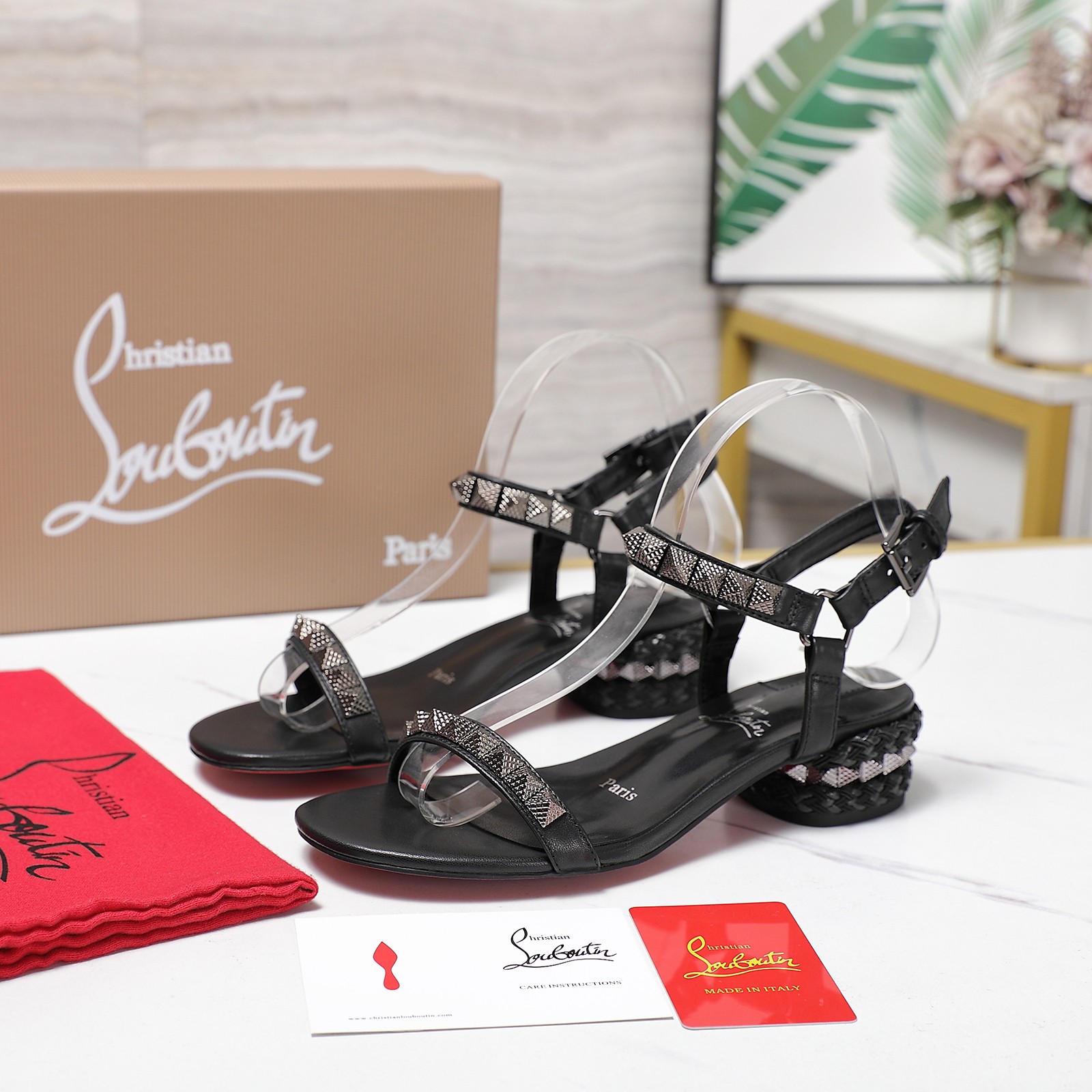 Christian Louboutin Road: CL Red Bottom Shoes, Las Vegas Neon-inspired Collection - 图片 5