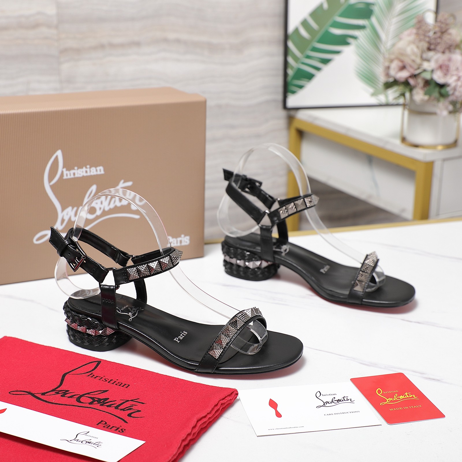 Christian Louboutin Road: CL Red Bottom Shoes, Las Vegas Neon-inspired Collection - 图片 9