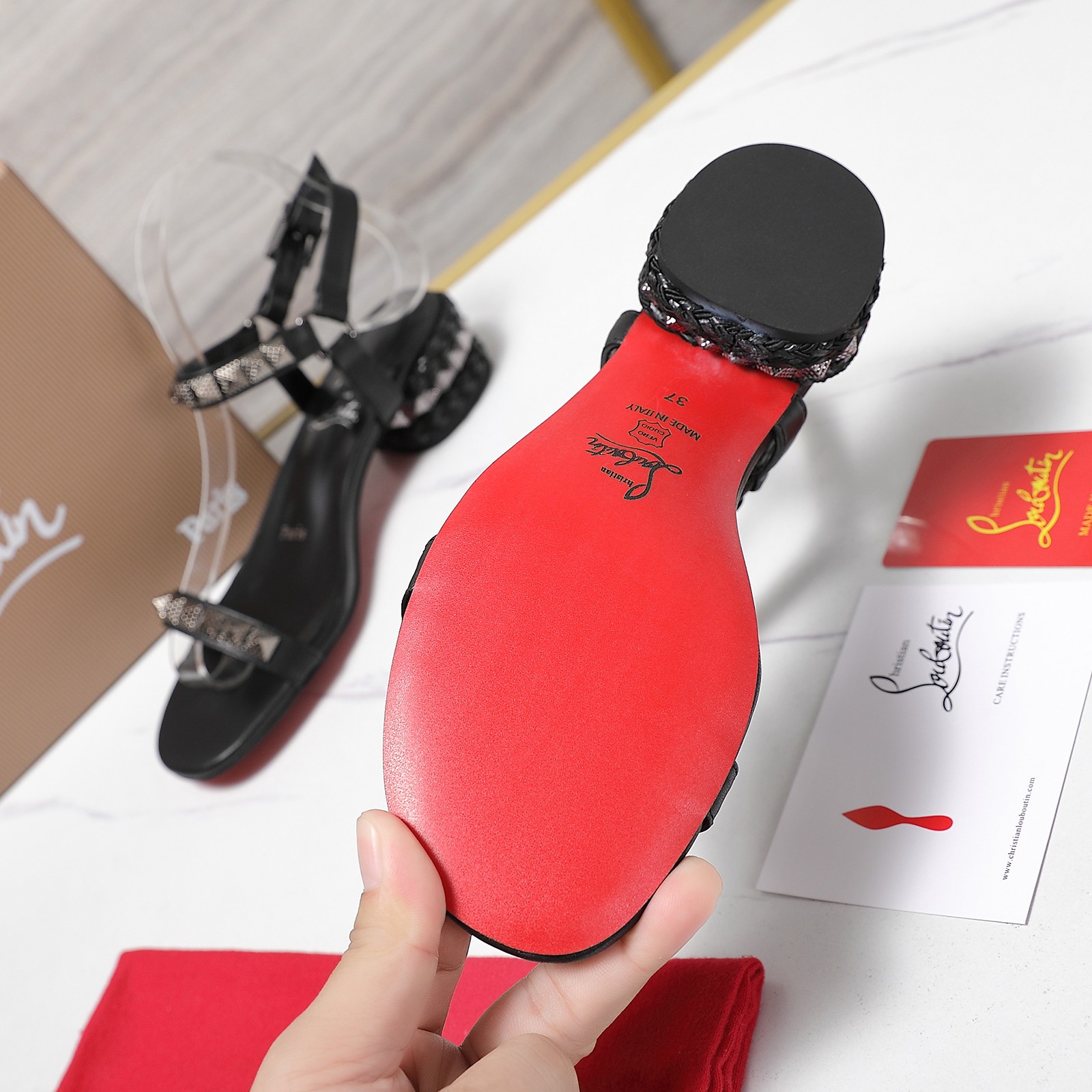 Christian Louboutin Road: CL Red Bottom Shoes, Las Vegas Neon-inspired Collection - 图片 8