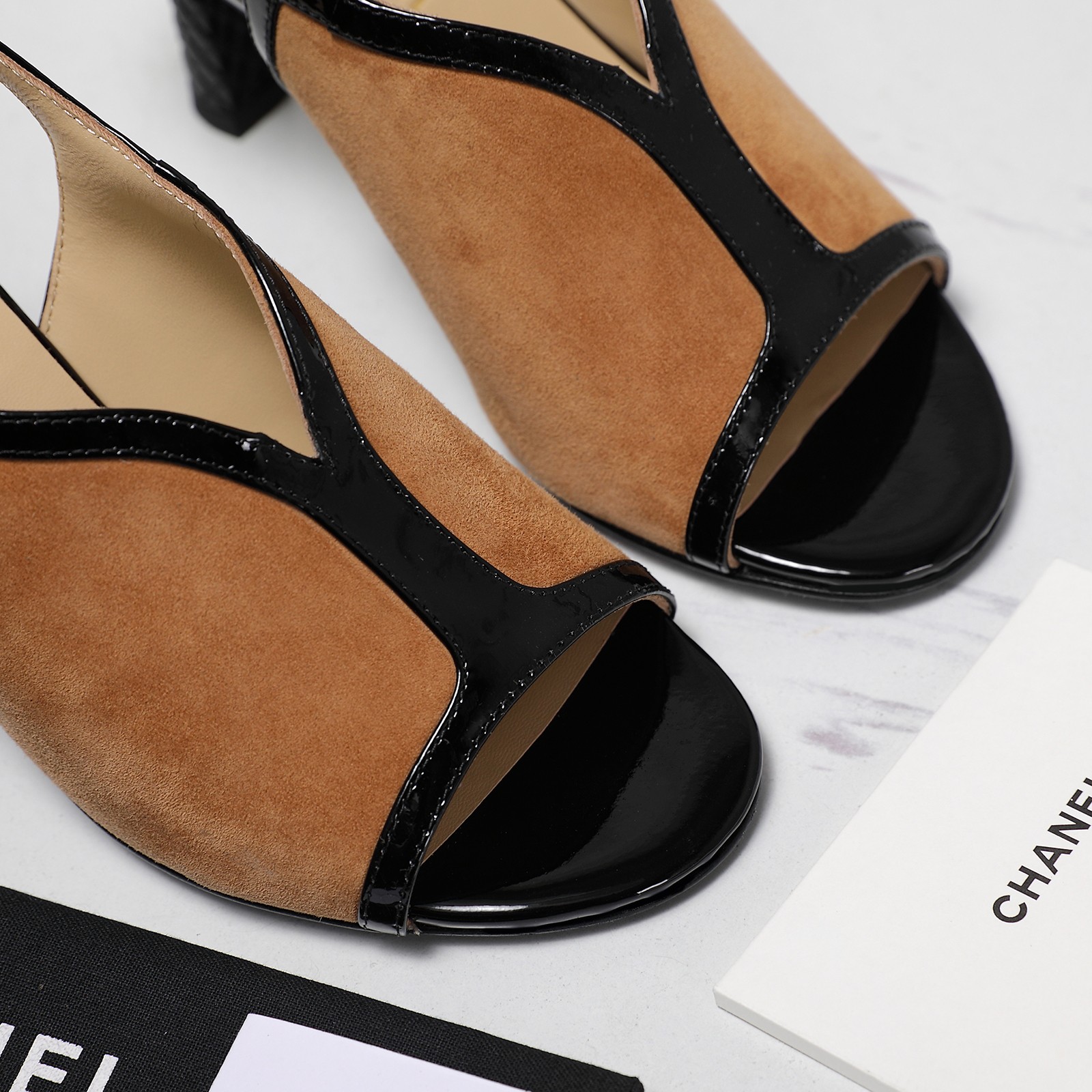 NO:444559,Top version of the District Market Currency [Spot Sale] The entire network counter is explosive and the king of code breaks, the gentle little cutie can't help but fall in love with it. The counter is purchased for 9,000!  !  !  Exclusive mold drill buckle mold opening [Flash sale of all versions in the market] Each model has authentic comparison inspection. The authentic product has been disassembled and evolved perfectly again and again. The details are beyond the authentic product. The counters in the entire network support comparison and identification. The genuine authentic grade is true, and the non-proper version supports no reason to return and exchange!  !  !  Official catalog Heel height 8.5CM size 34-40 are all equipped with genuine Italian packaging, high heels sandals, sandals, high heels19860909顶级版本 区市场通货【现货发售】 全网专柜爆爆爆断码王,温柔小可爱会情不自禁爱上的 专柜以9000购入！！！独家模具钻扣开模【秒杀市场一切版本】每款均有正品对比验货,正品经过大拆卸,一次次完美的进化,细节走线超越正品,全网专柜支持对比鉴定,真正的正品级,不对版支持无理由包退包换！！！ 官方目录 跟高8.5CM 码数34-40  均配有意大利正品包装,高跟鞋凉鞋,sandals,high heels,Women's Shoes