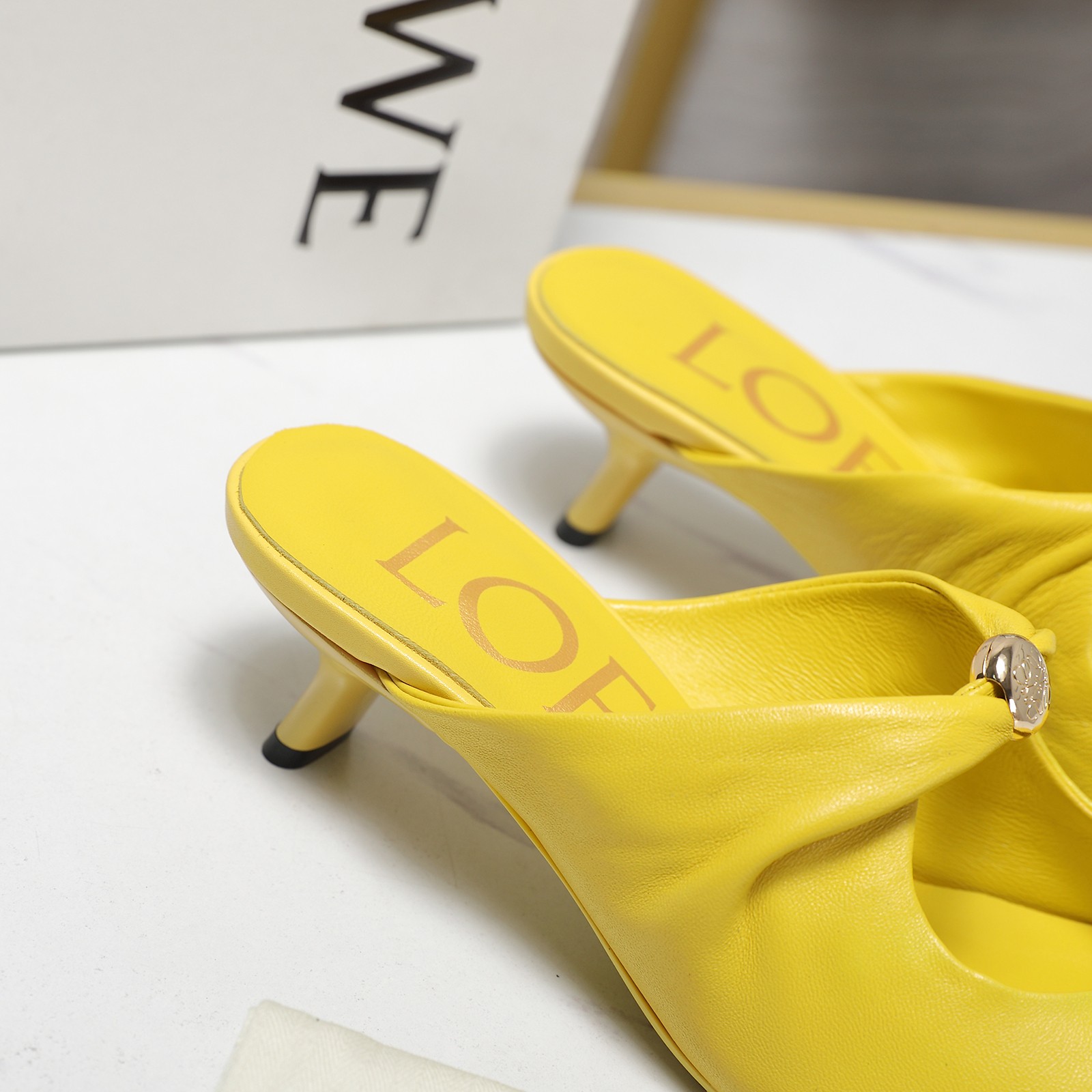 Loewe 25s Soft Sheepskin Ballerina Shoes: Comfortable, Elegant, and Stylish. - 图片 4