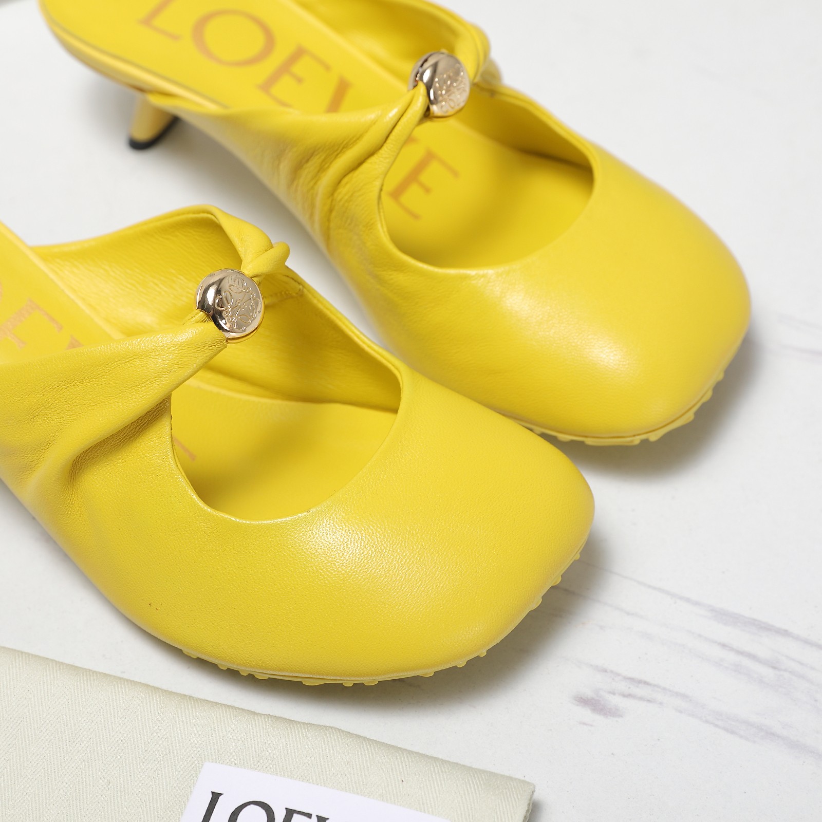 Loewe 25s Soft Sheepskin Ballerina Shoes: Comfortable, Elegant, and Stylish. - 图片 2