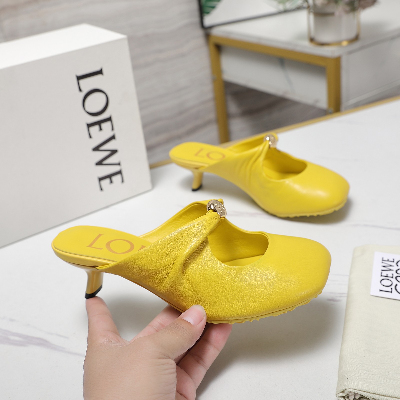 Loewe 25s Soft Sheepskin Ballerina Shoes: Comfortable, Elegant, and Stylish. - 图片 1