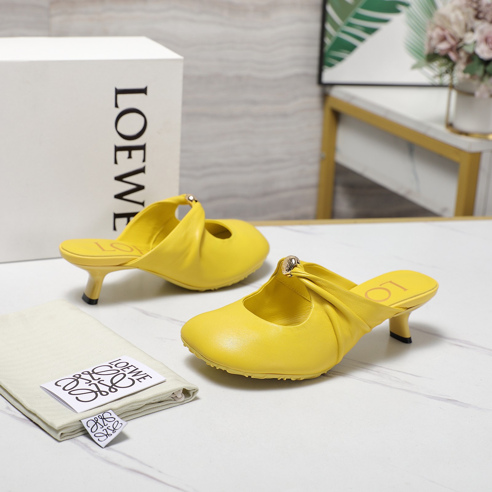 Loewe 25s Soft Sheepskin Ballerina Shoes: Comfortable, Elegant, and Stylish. - 图片 6