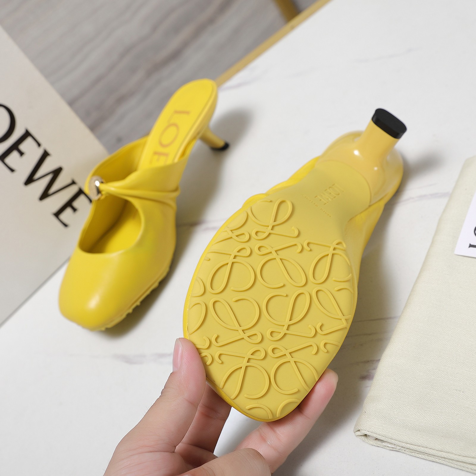Loewe 25s Soft Sheepskin Ballerina Shoes: Comfortable, Elegant, and Stylish. - 图片 9