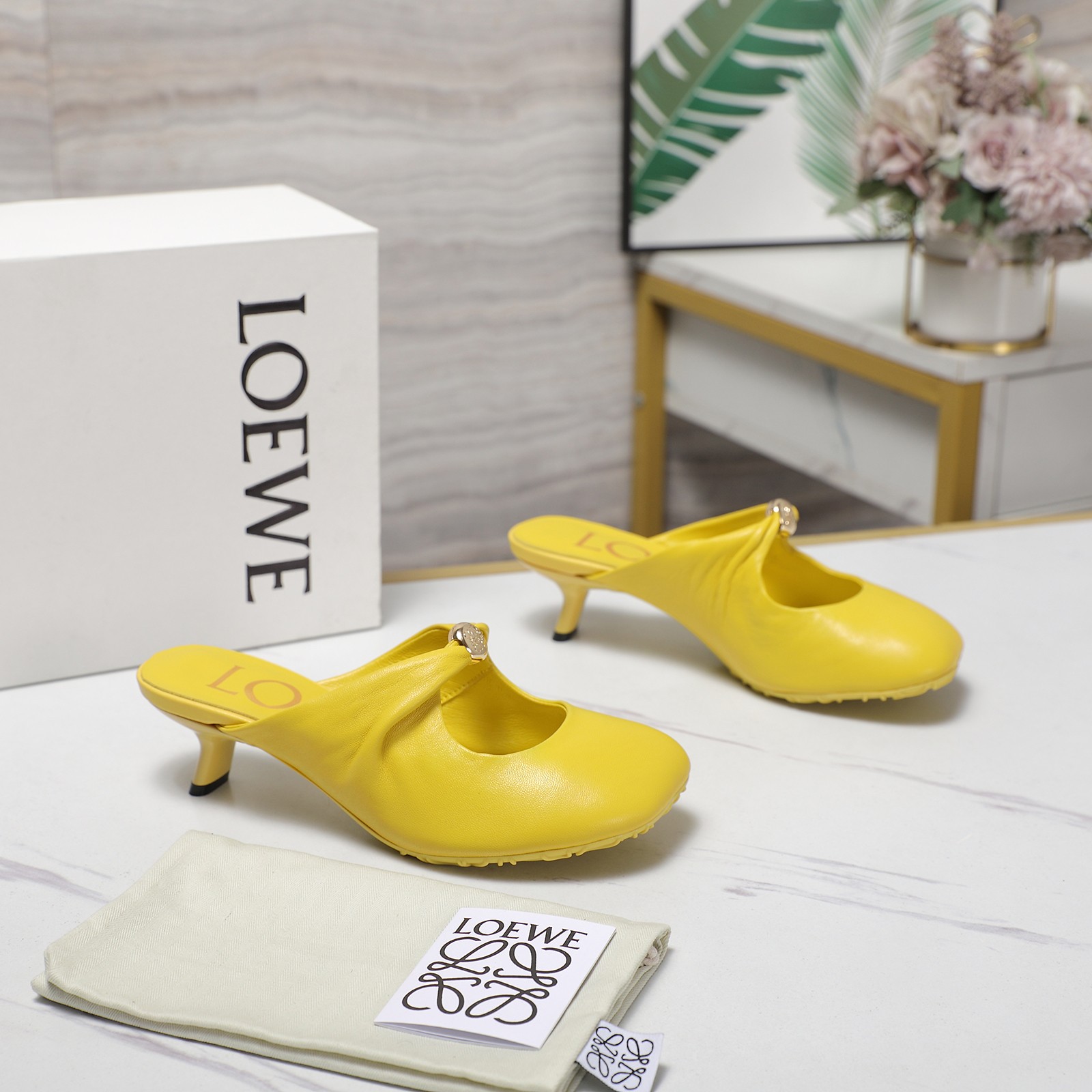 Loewe 25s Soft Sheepskin Ballerina Shoes: Comfortable, Elegant, and Stylish. - 图片 7