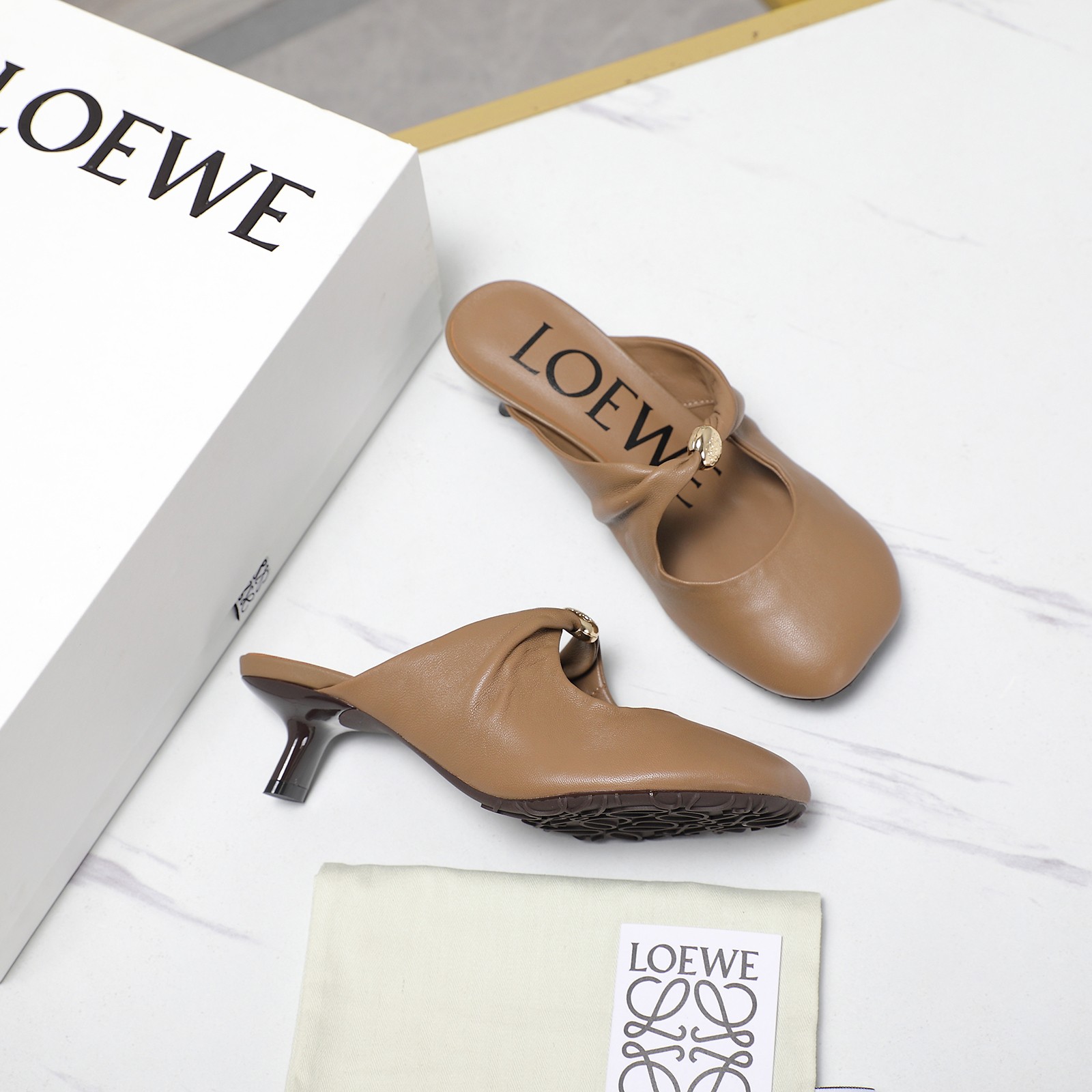 Loewe 25s Soft Sheepskin Ballerina Shoes: Comfortable, Elegant, and Supportive - 图片 3
