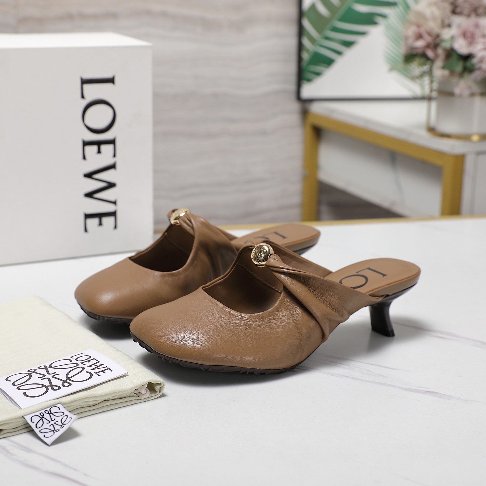 Loewe 25s Soft Sheepskin Ballerina Shoes: Comfortable, Elegant, and Supportive - 图片 5