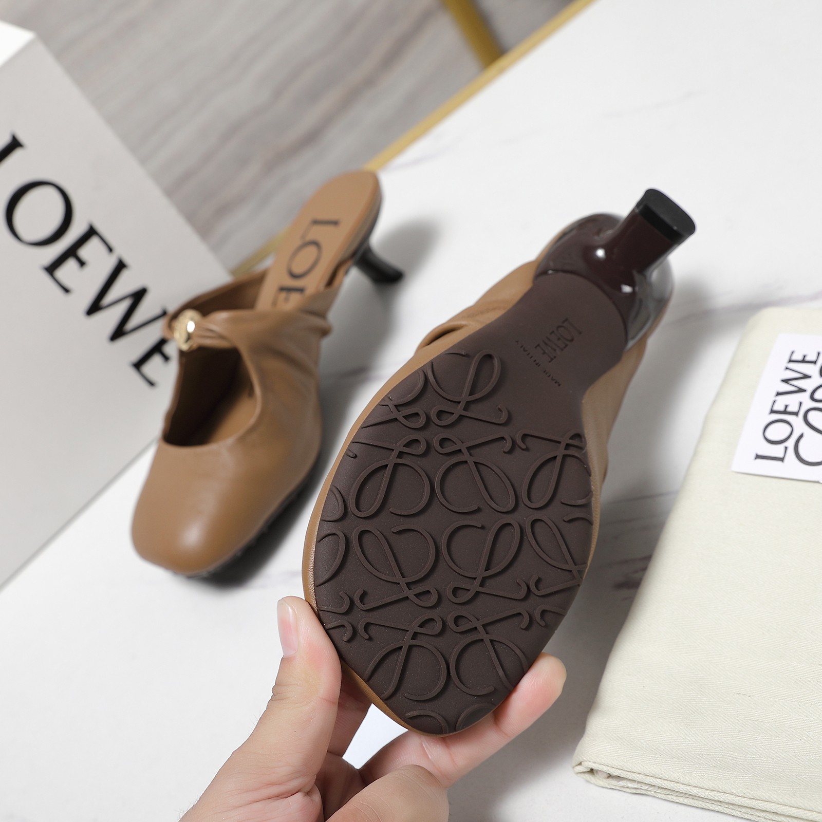 Loewe 25s Soft Sheepskin Ballerina Shoes: Comfortable, Elegant, and Supportive - 图片 4