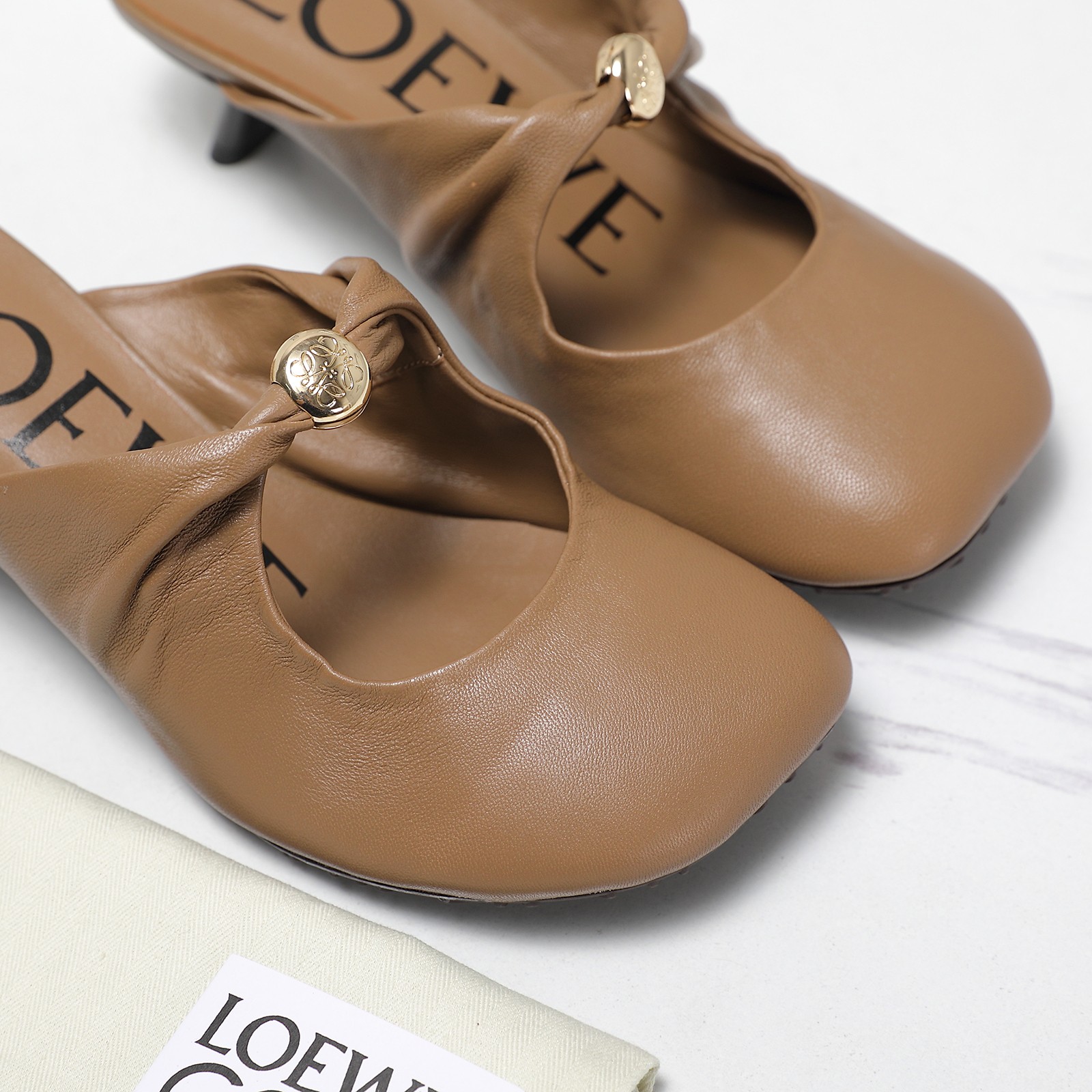 Loewe 25s Soft Sheepskin Ballerina Shoes: Comfortable, Elegant, and Supportive - 图片 2