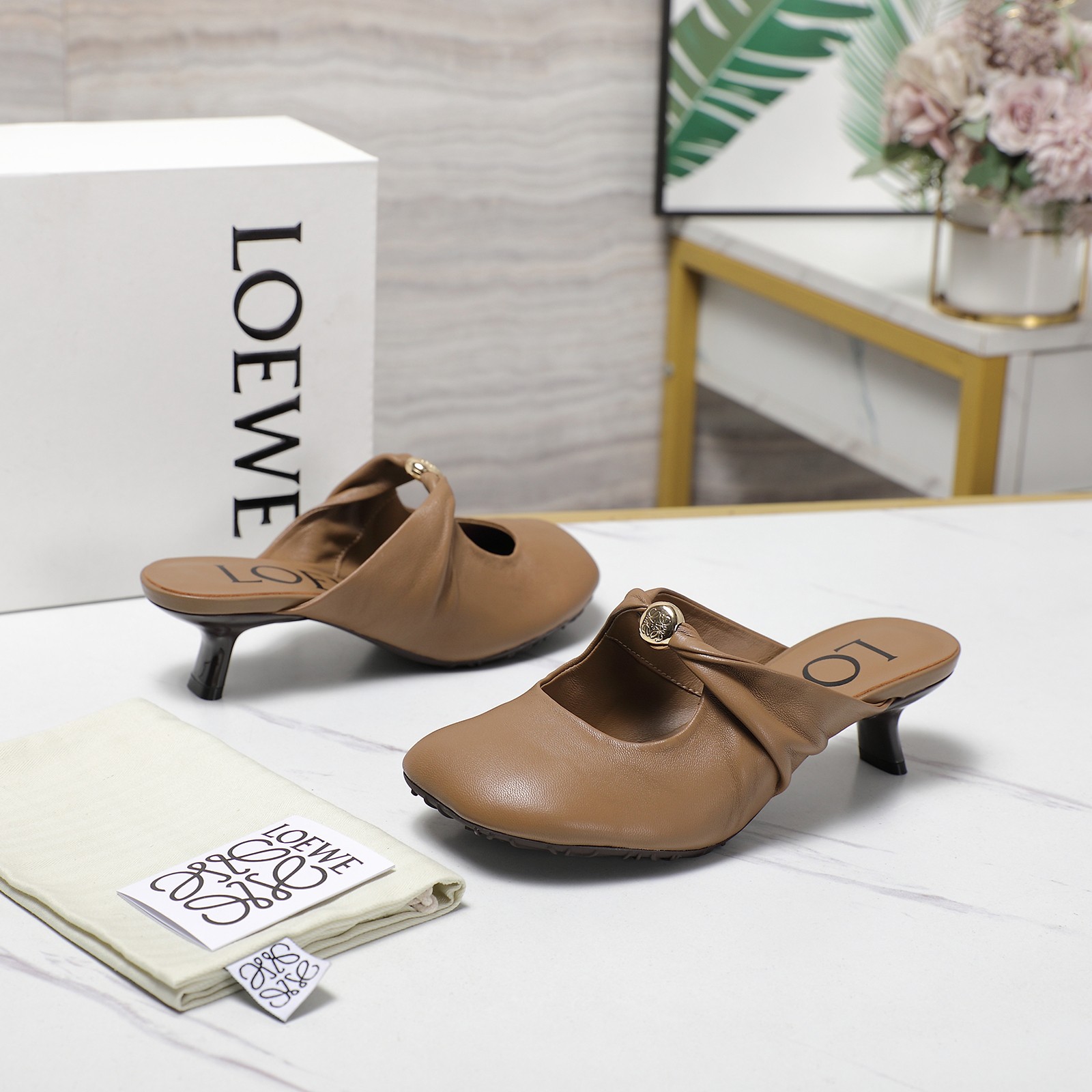 Loewe 25s Soft Sheepskin Ballerina Shoes: Comfortable, Elegant, and Supportive - 图片 9
