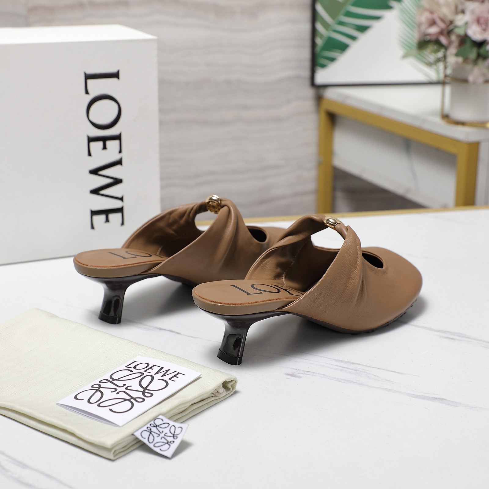 Loewe 25s Soft Sheepskin Ballerina Shoes: Comfortable, Elegant, and Supportive - 图片 6